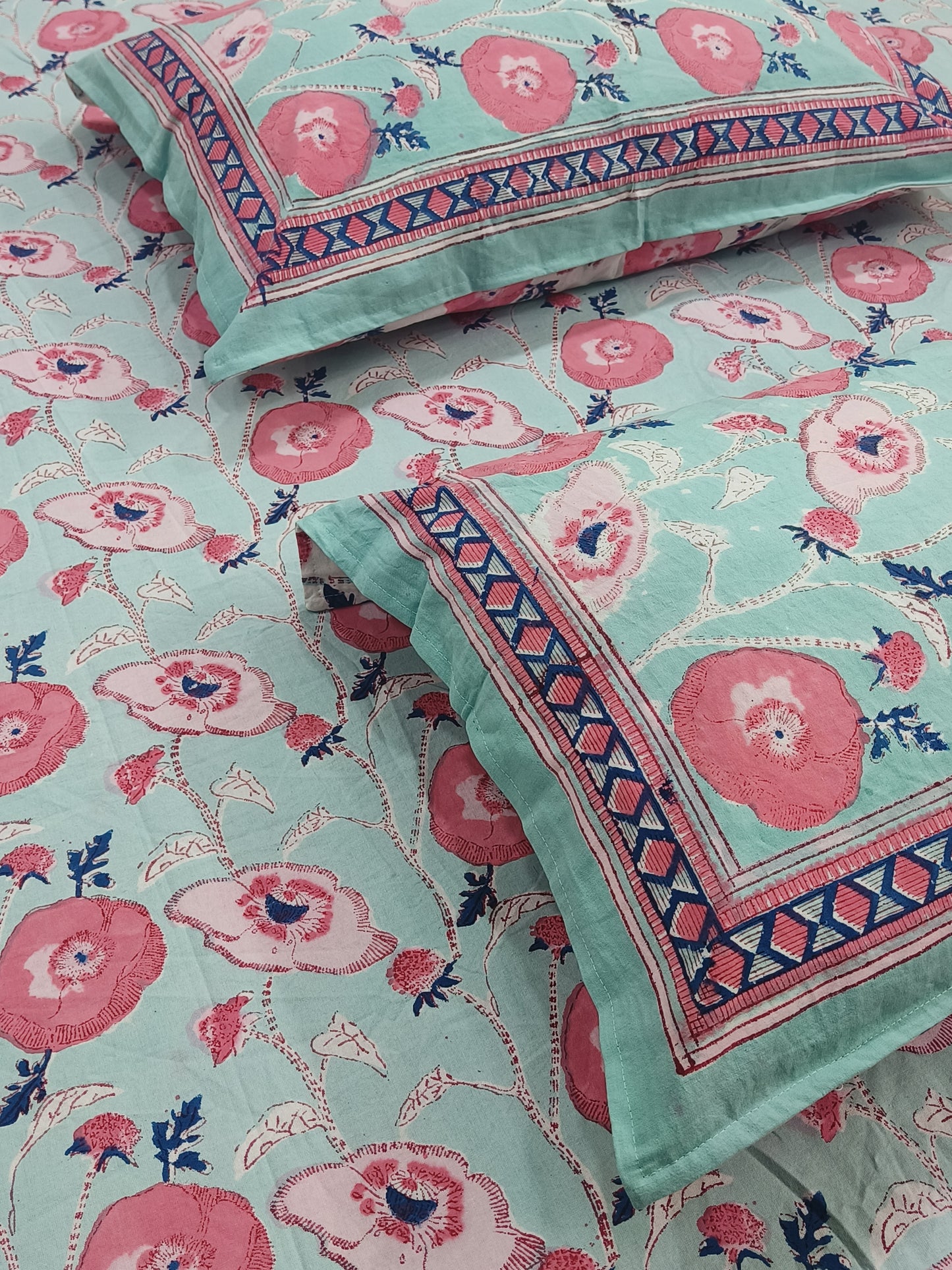 Bedsheet With King Size Pillow Cases
