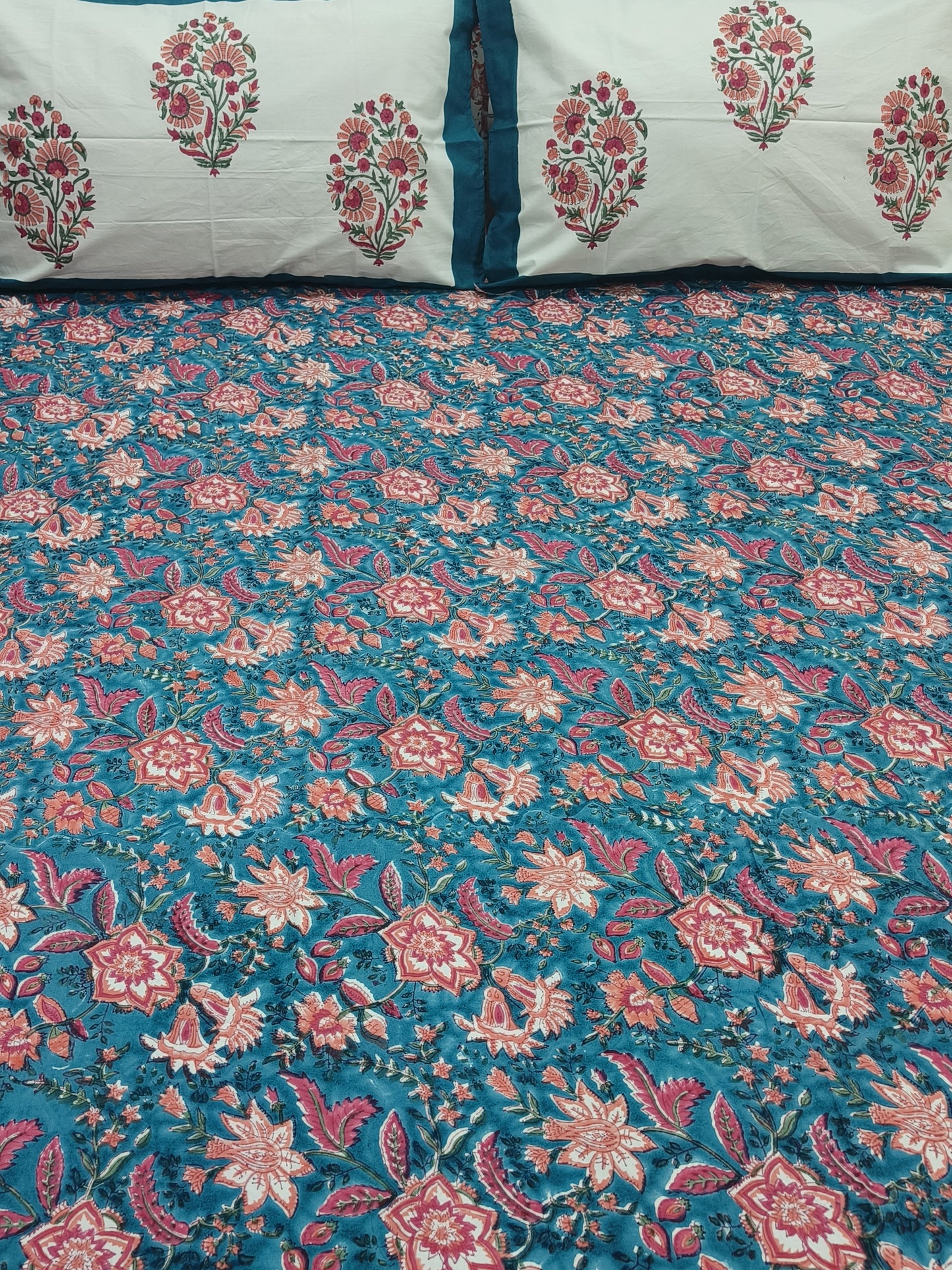 Bedsheet With King Size Pillow Cases