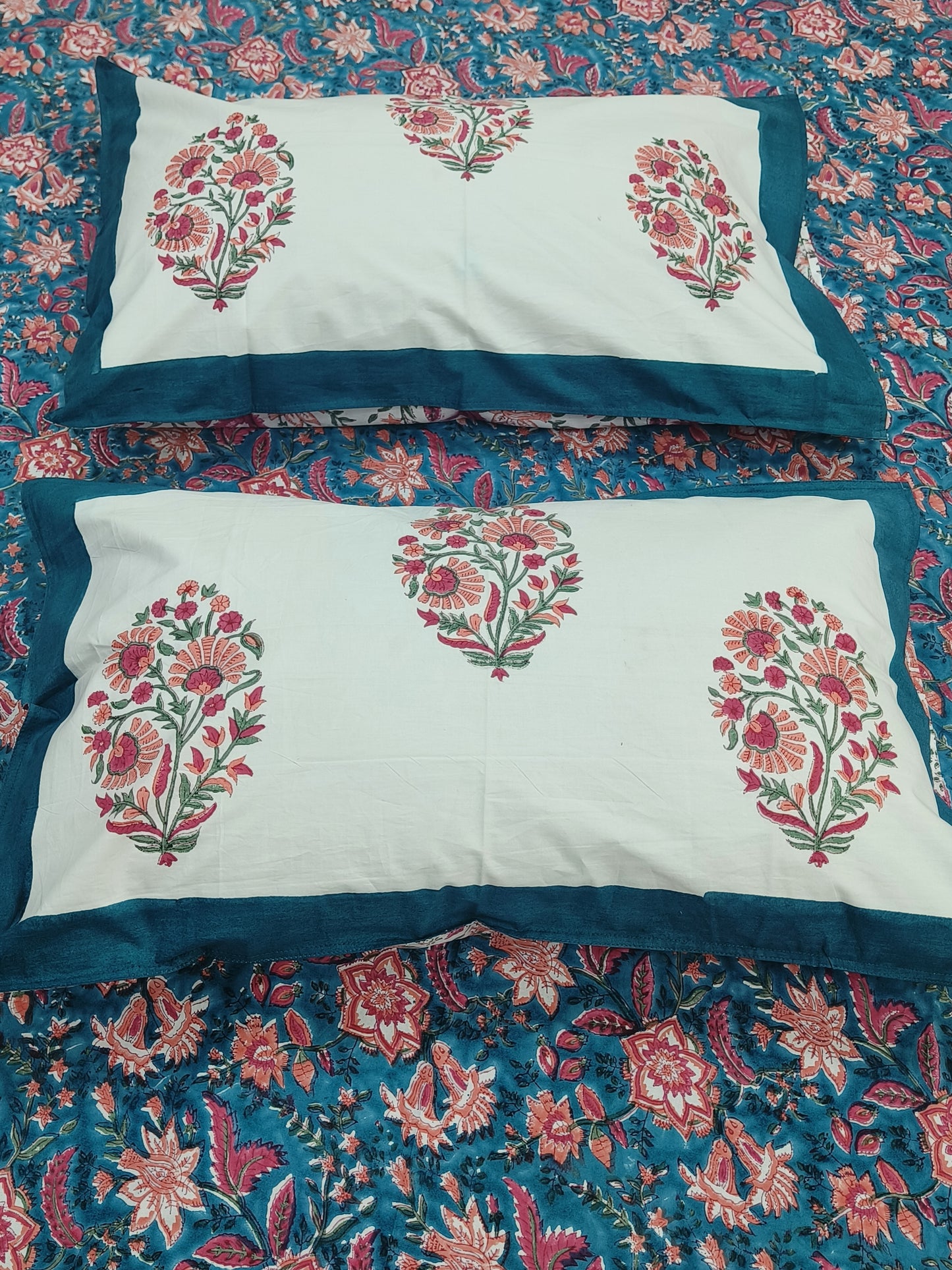 Bedsheet With King Size Pillow Cases