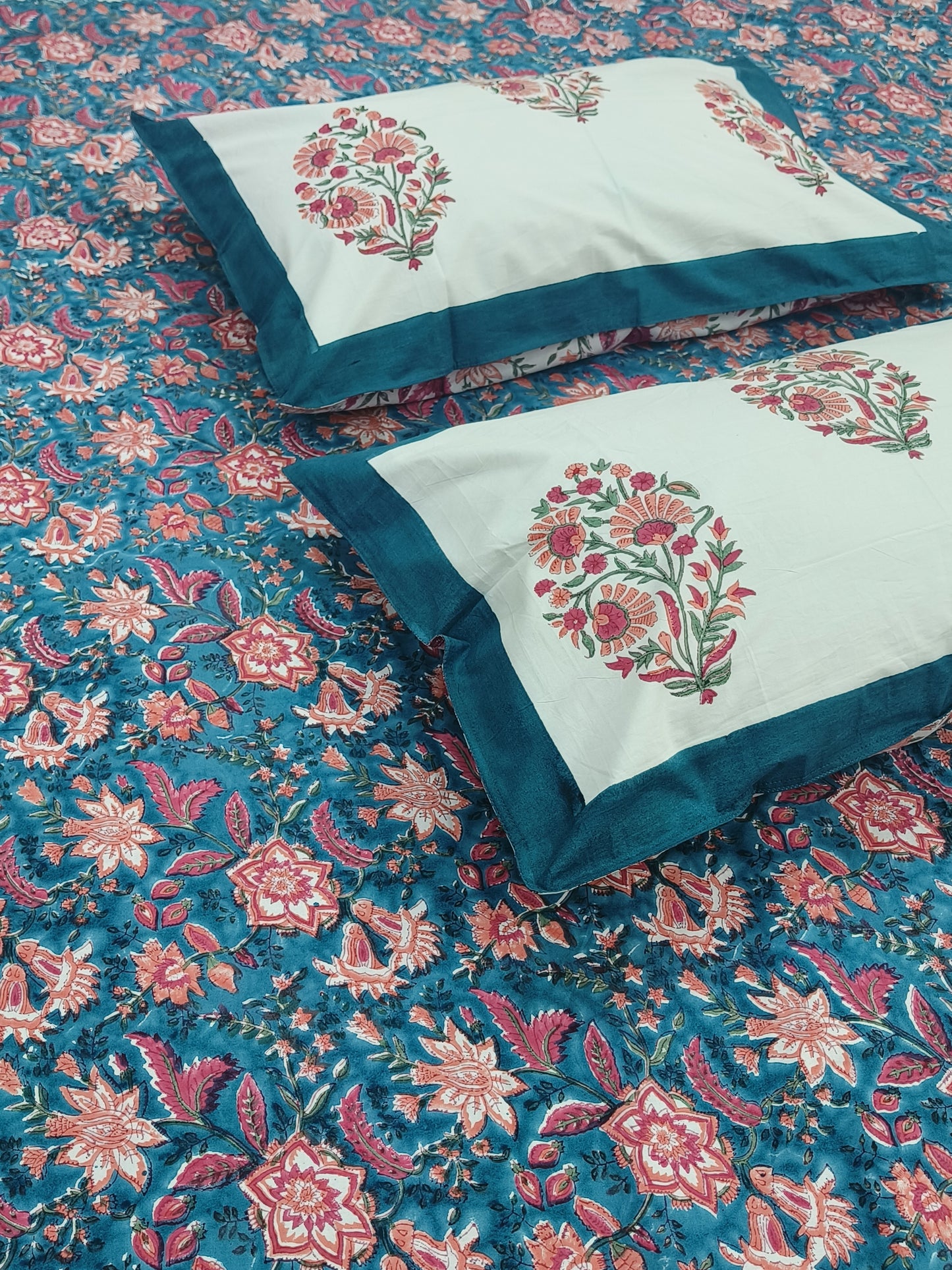 Bedsheet With King Size Pillow Cases