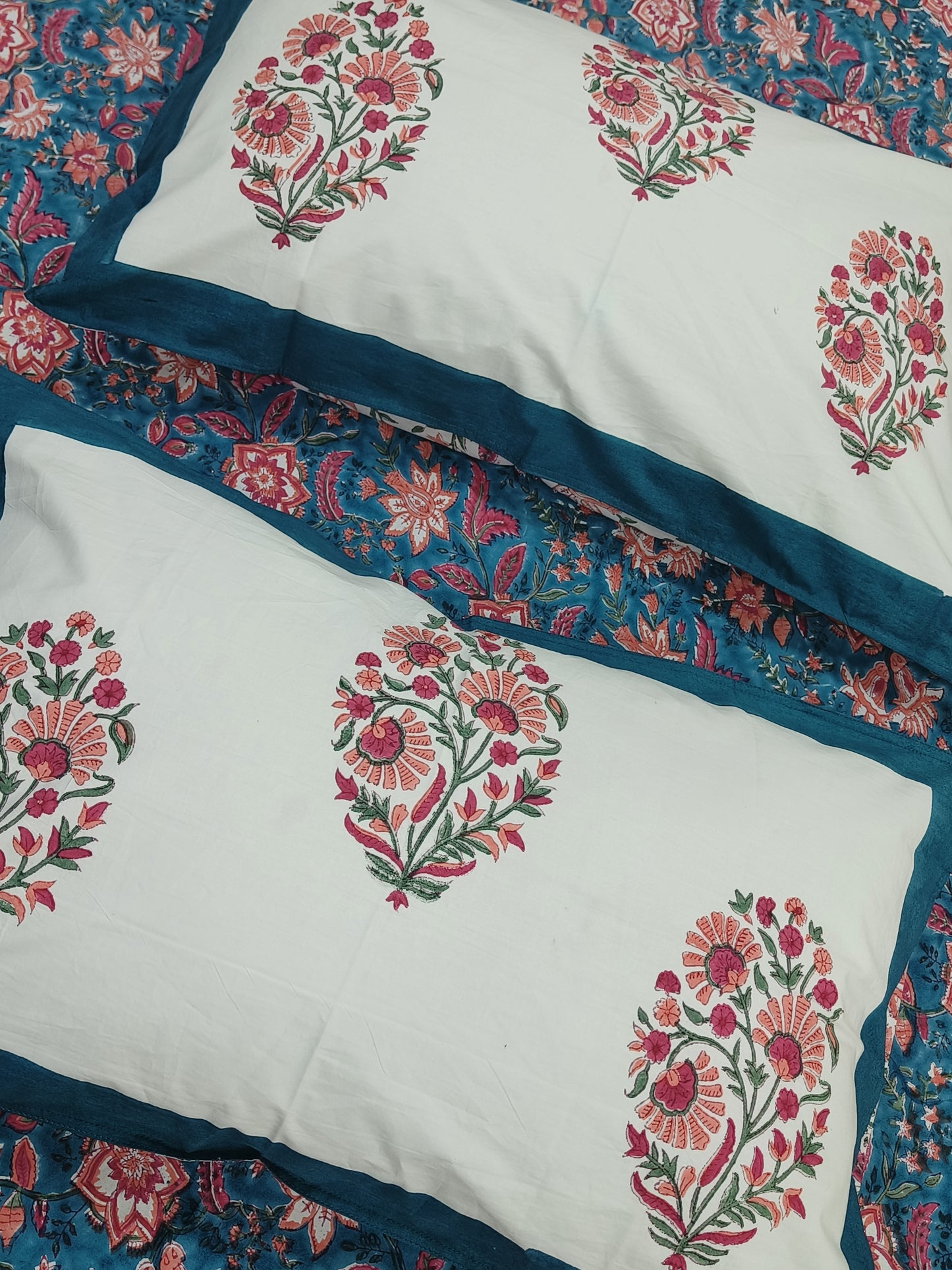 Bedsheet With King Size Pillow Cases