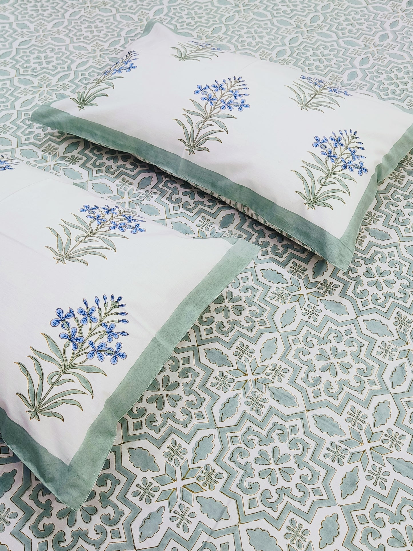 Bedsheet With King Size Pillow Cases