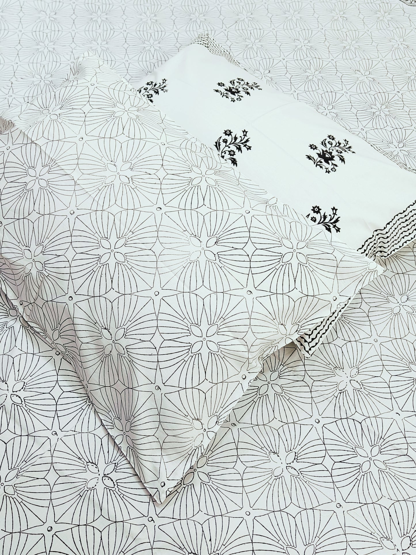 Bedsheet With King Size Pillow Cases