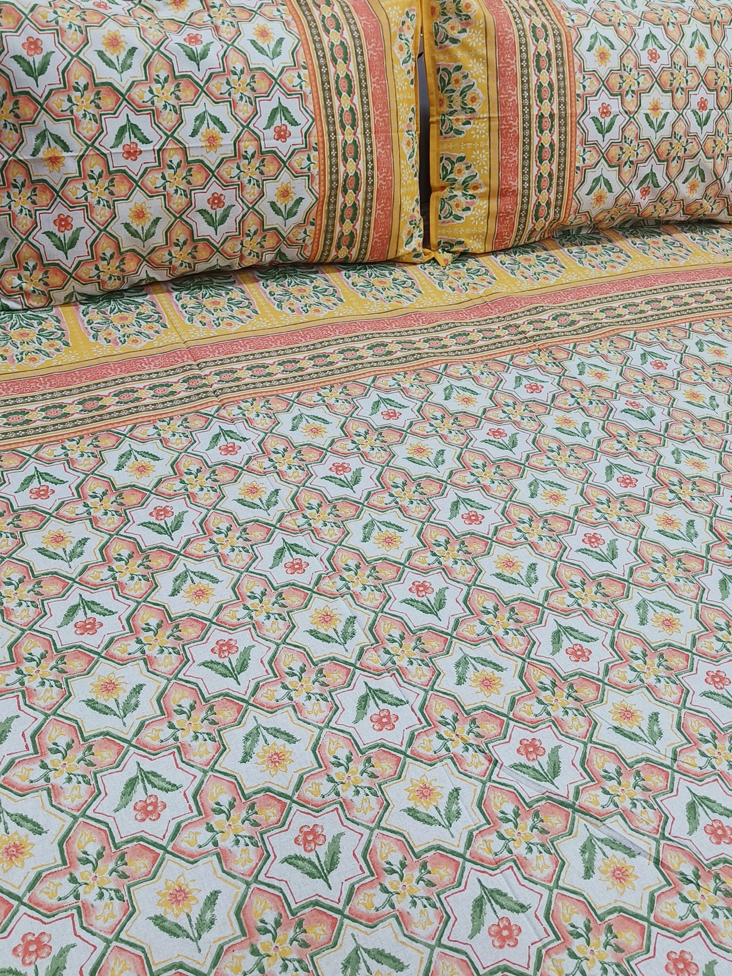 FRESH ARRIVALS Gulbahaar King Size Bedsheets(Dispatch Time 24 Hours)