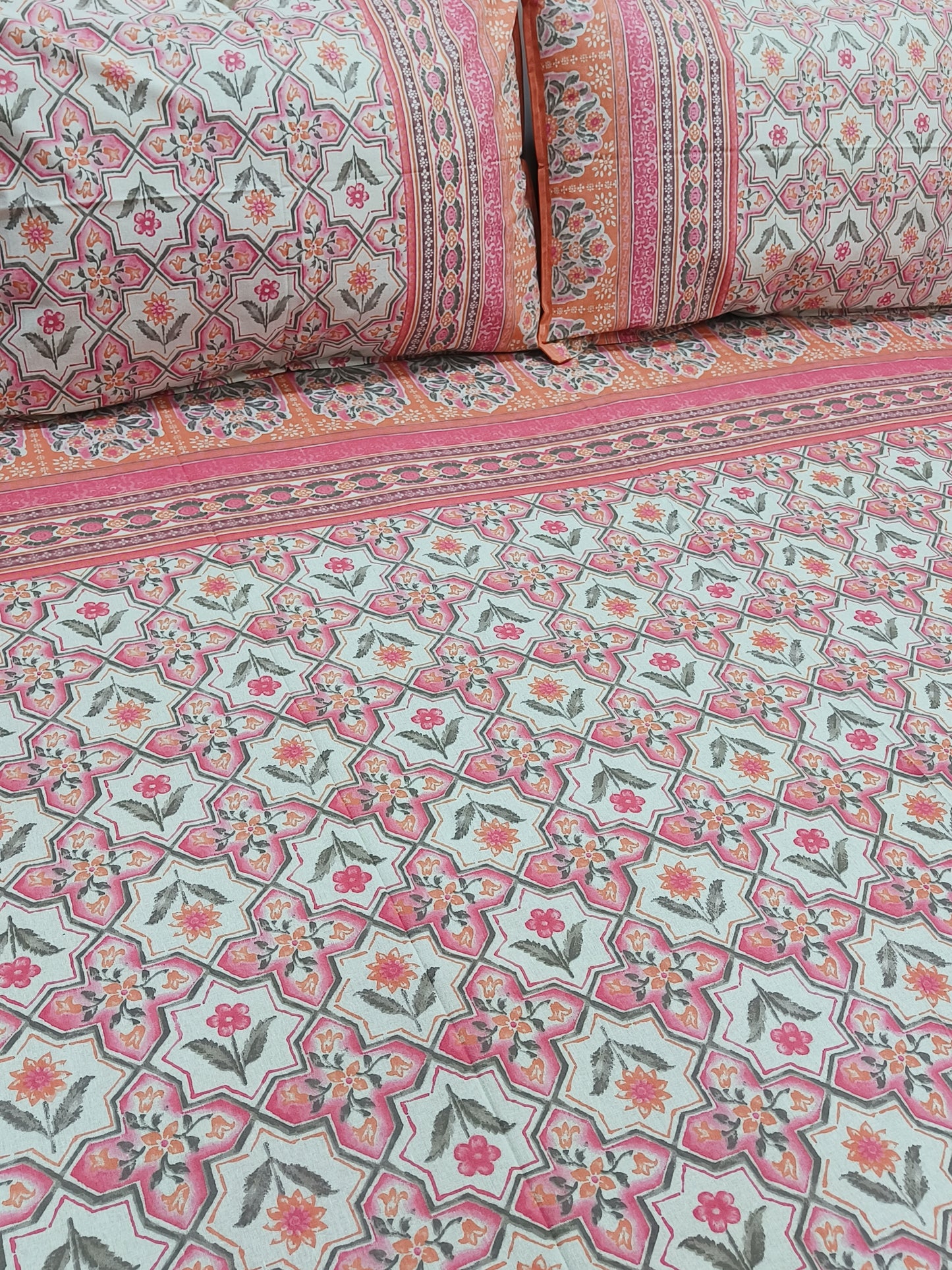 FRESH ARRIVALS Gulbahaar King Size Bedsheets(Dispatch Time 24 Hours)