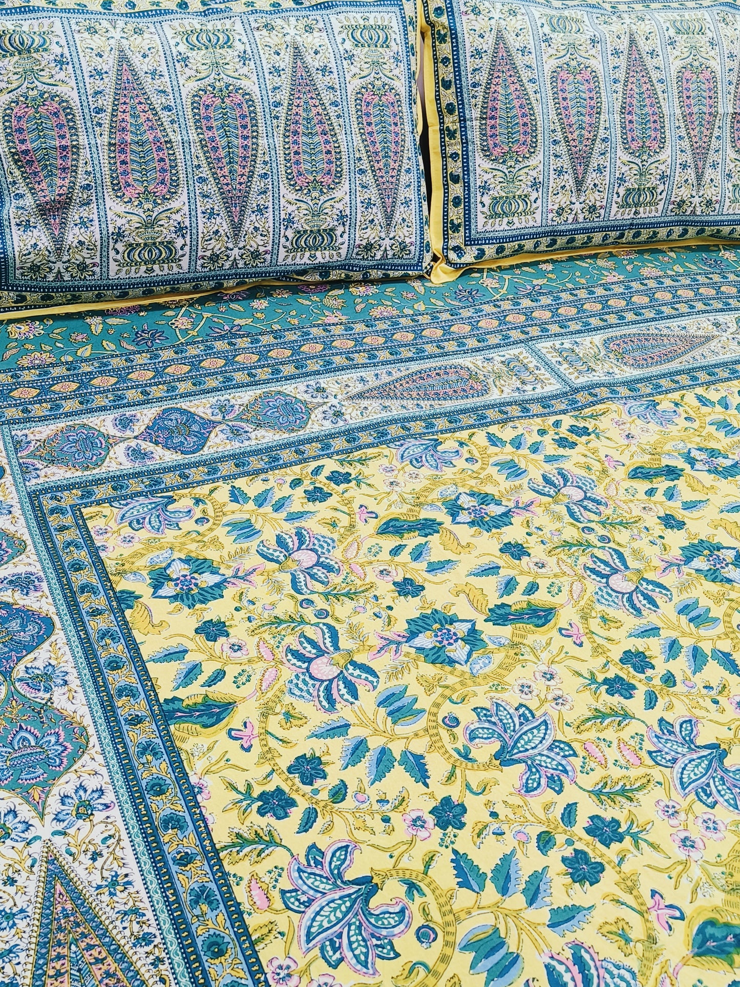 FRESH ARRIVALS Gulbahaar King Size Bedsheets(Dispatch Time 24 Hours)