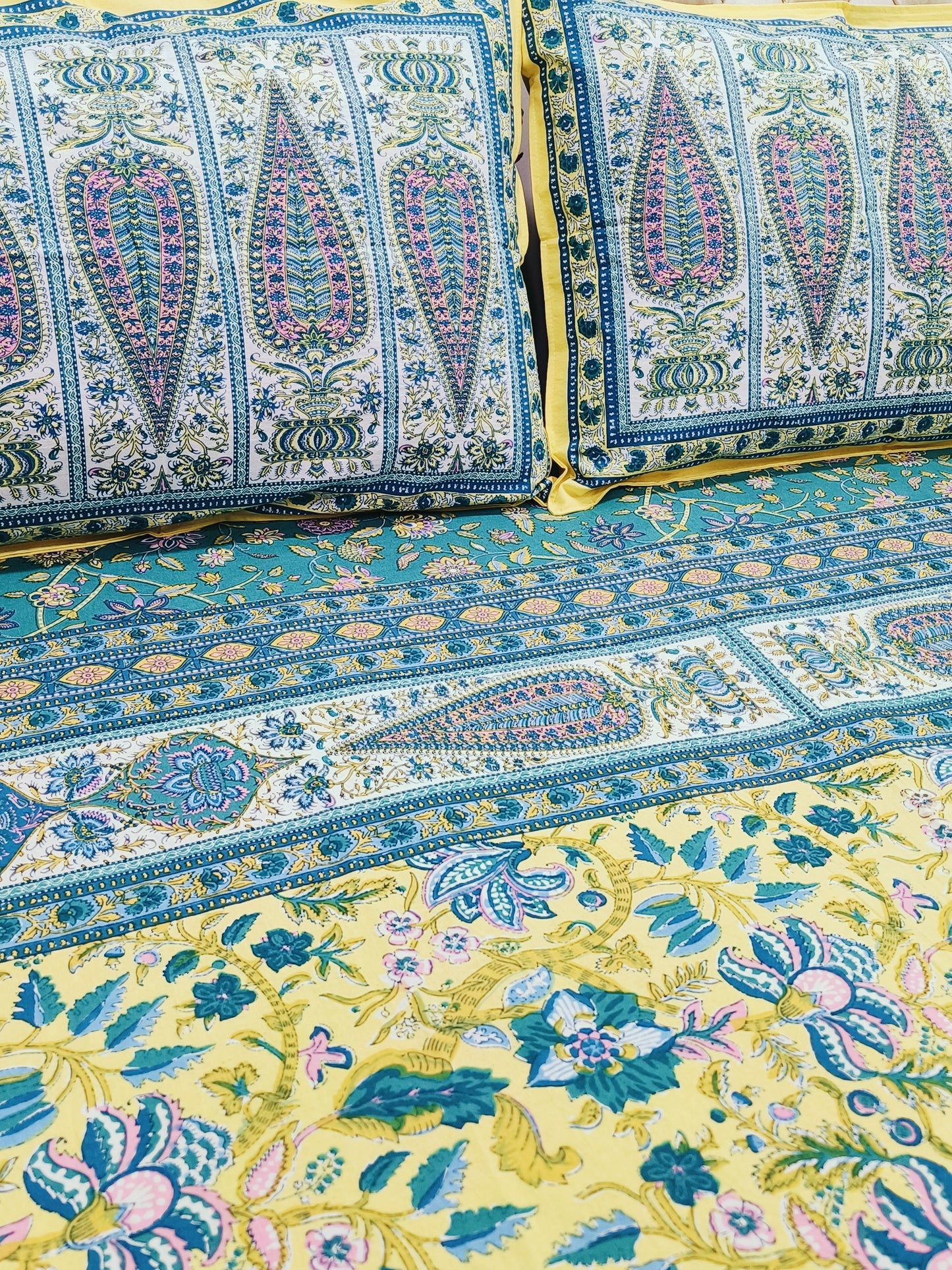Bedsheet With King Size Pillow Cases