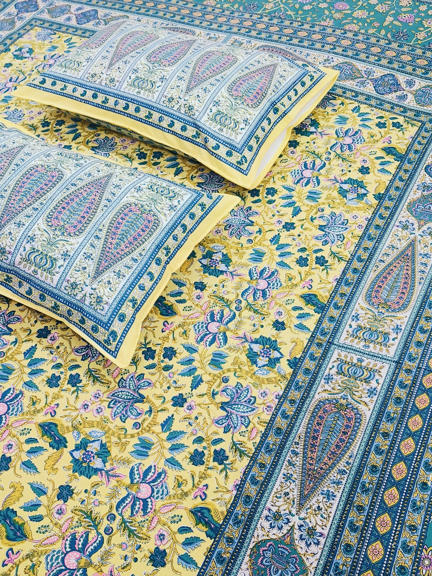 FRESH ARRIVALS Gulbahaar King Size Bedsheets(Dispatch Time 24 Hours)