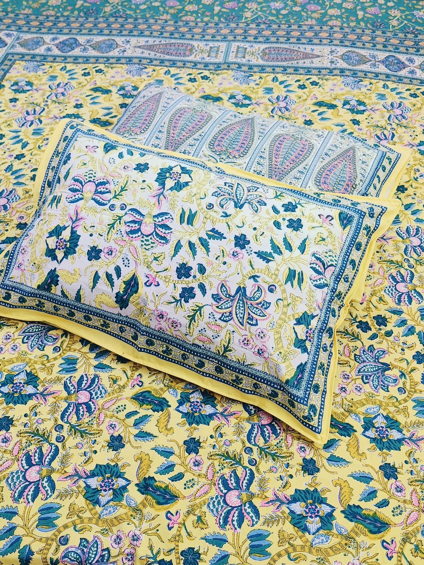 FRESH ARRIVALS Gulbahaar King Size Bedsheets(Dispatch Time 24 Hours)