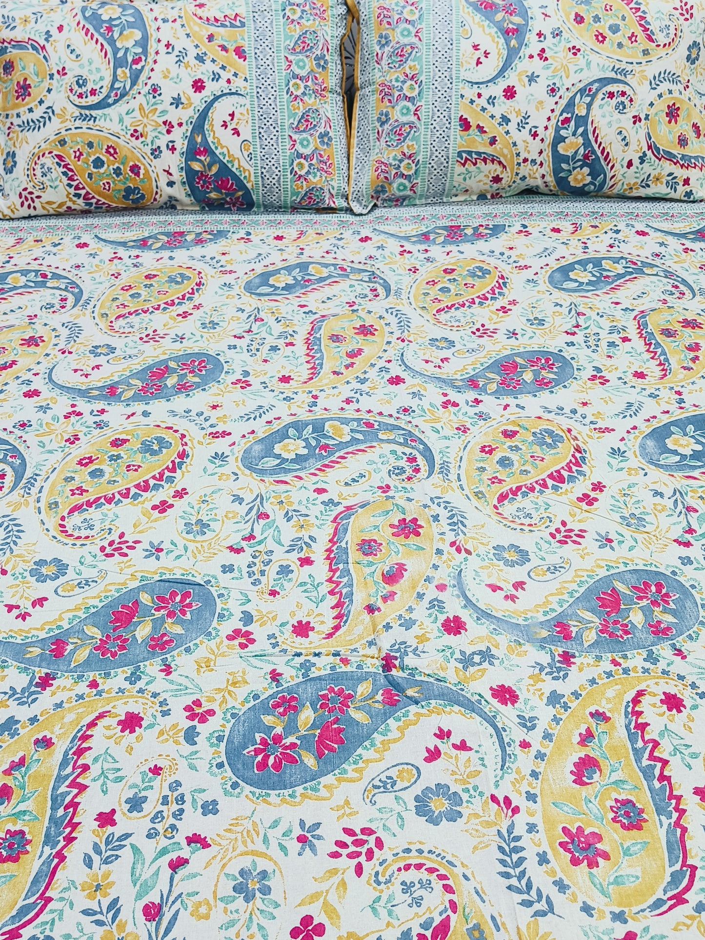 FRESH ARRIVALS Gulbahaar King Size Bedsheets(Dispatch Time 24 Hours)