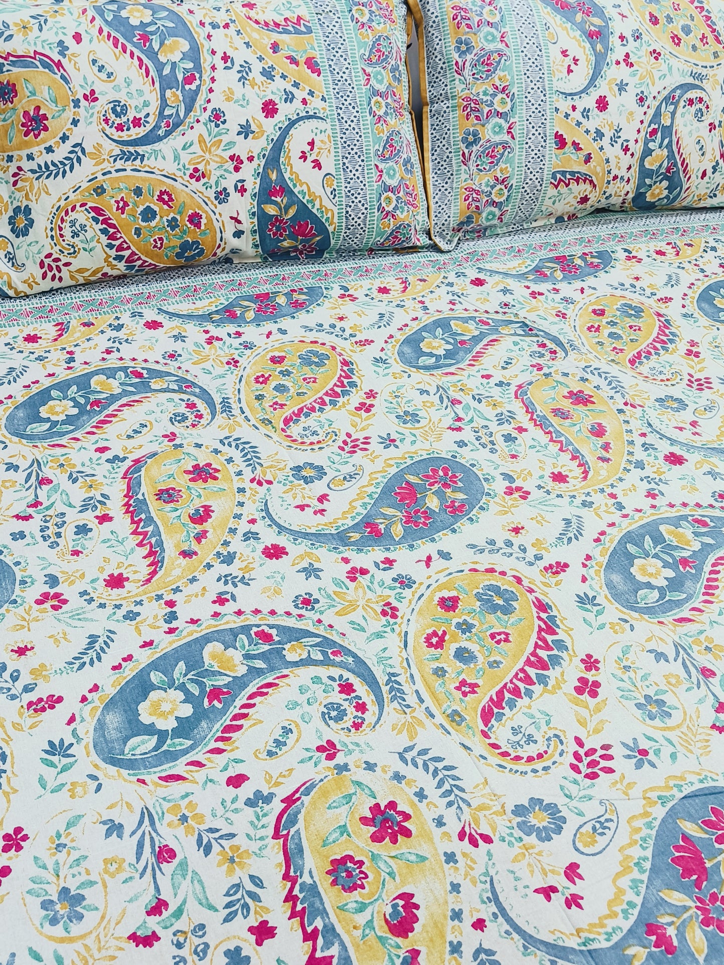 FRESH ARRIVALS Gulbahaar King Size Bedsheets(Dispatch Time 24 Hours)