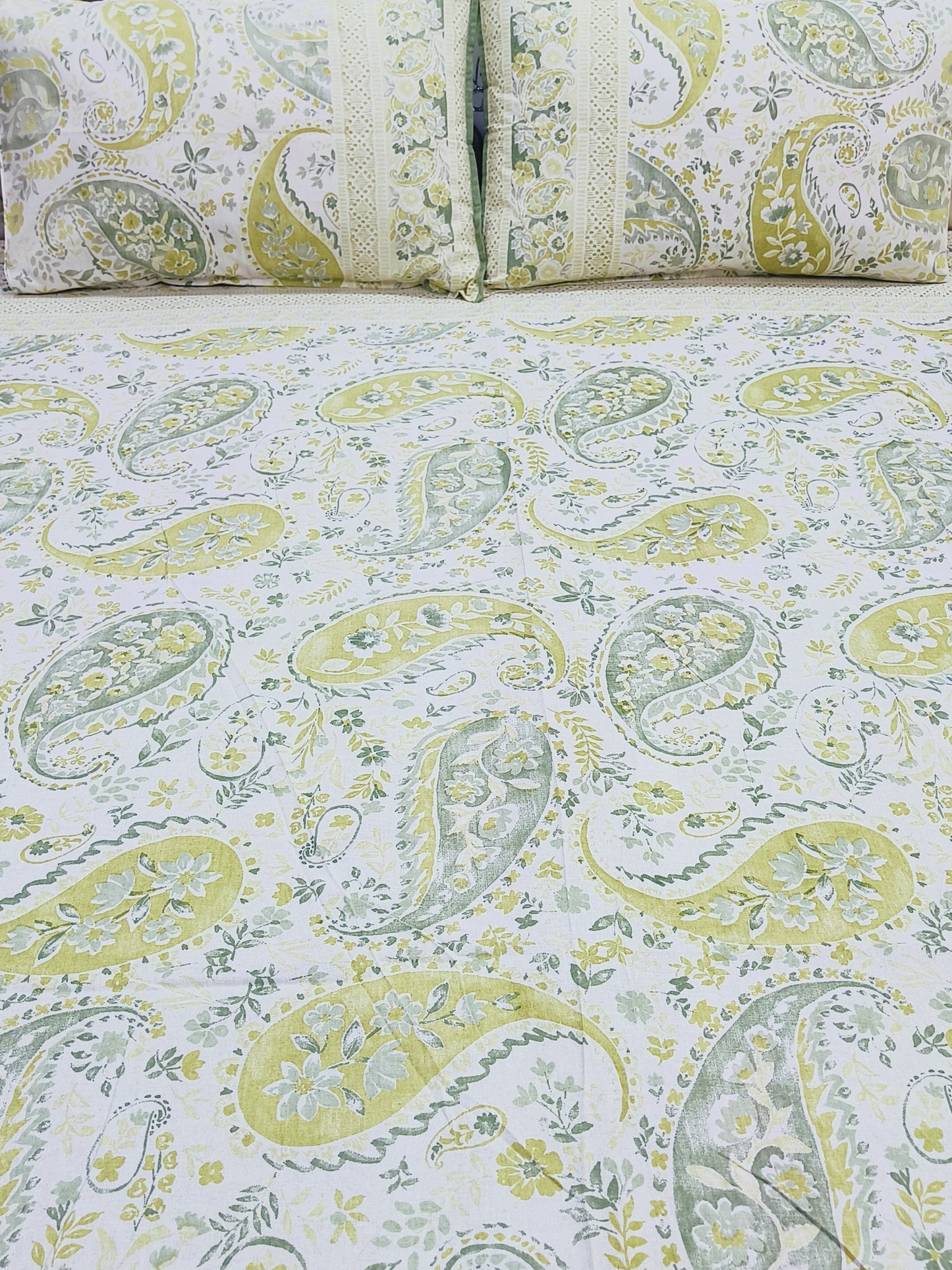 FRESH ARRIVALS Gulbahaar King Size Bedsheets(Dispatch Time 24 Hours)