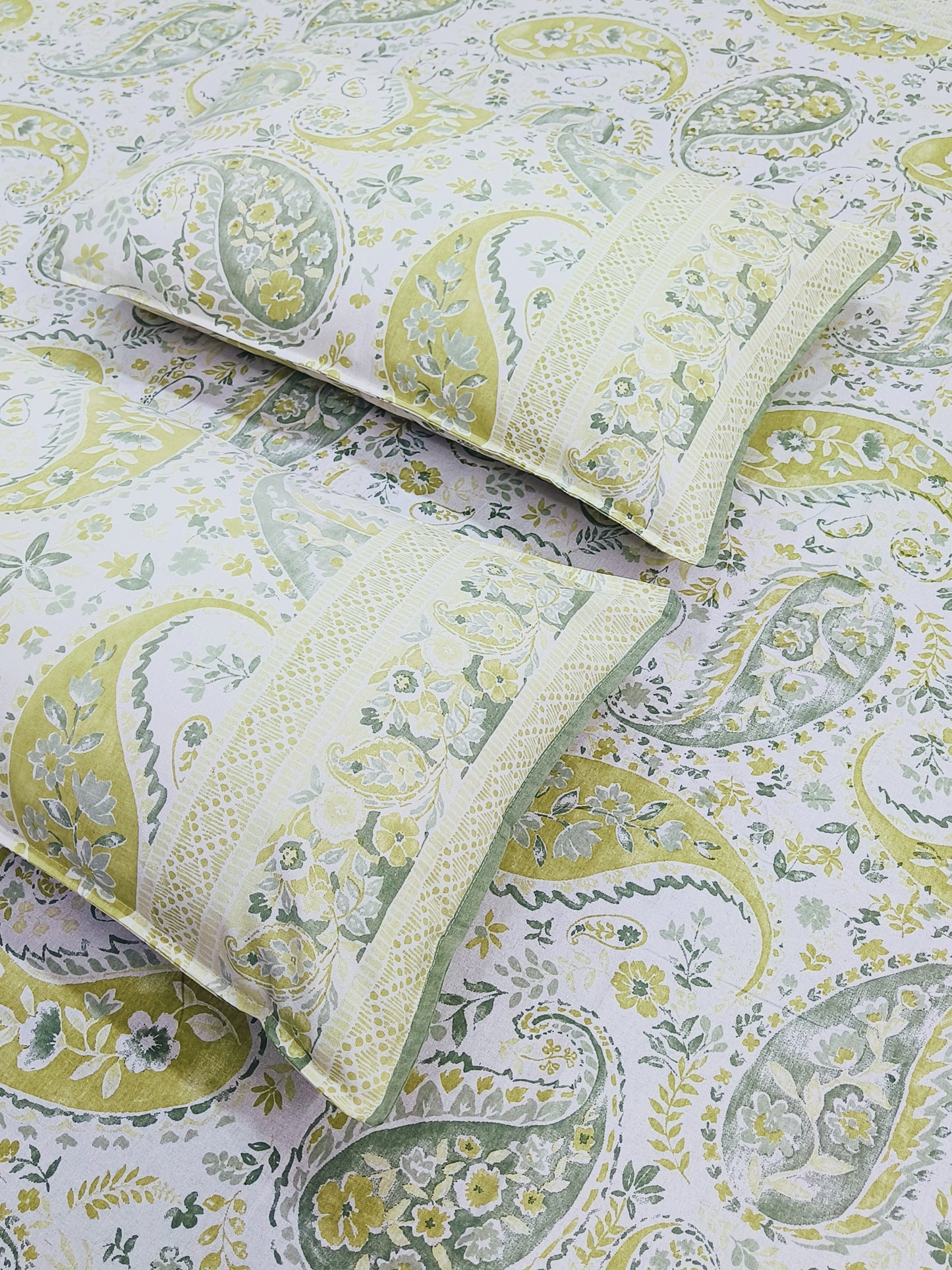 FRESH ARRIVALS Gulbahaar King Size Bedsheets(Dispatch Time 24 Hours)