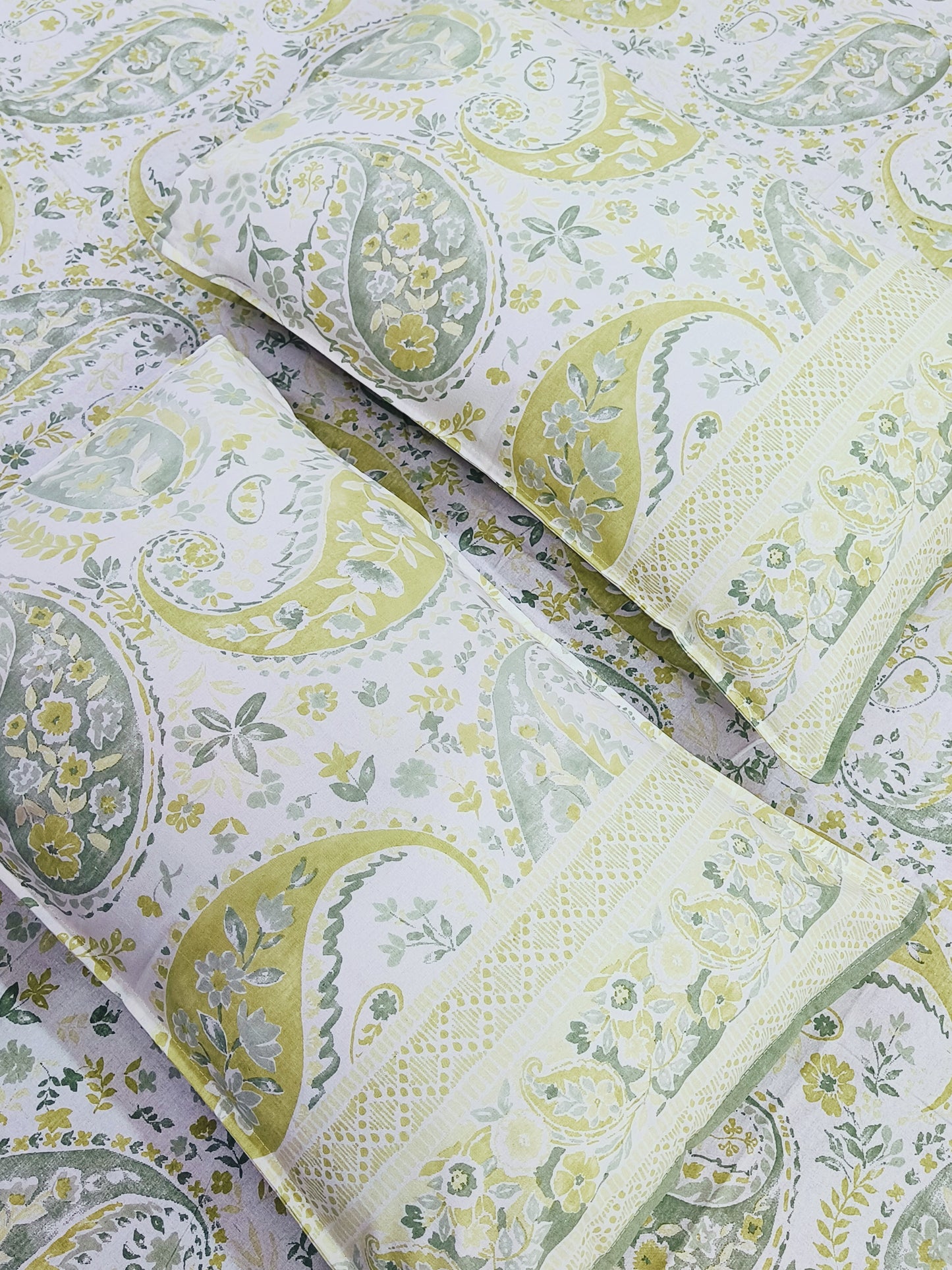 FRESH ARRIVALS Gulbahaar King Size Bedsheets(Dispatch Time 24 Hours)