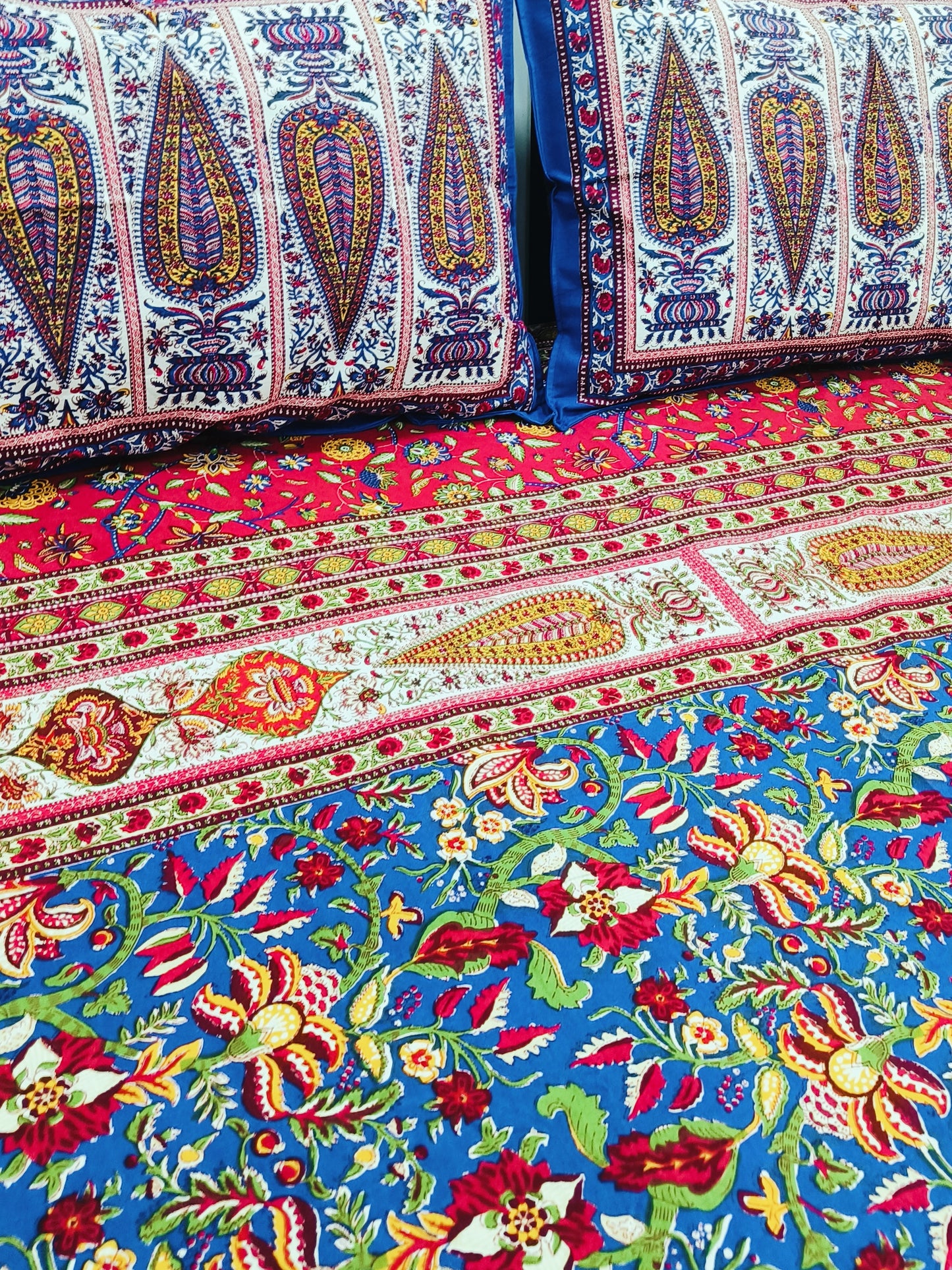 FRESH ARRIVALS Gulbahaar King Size Bedsheets(Dispatch Time 24 Hours)
