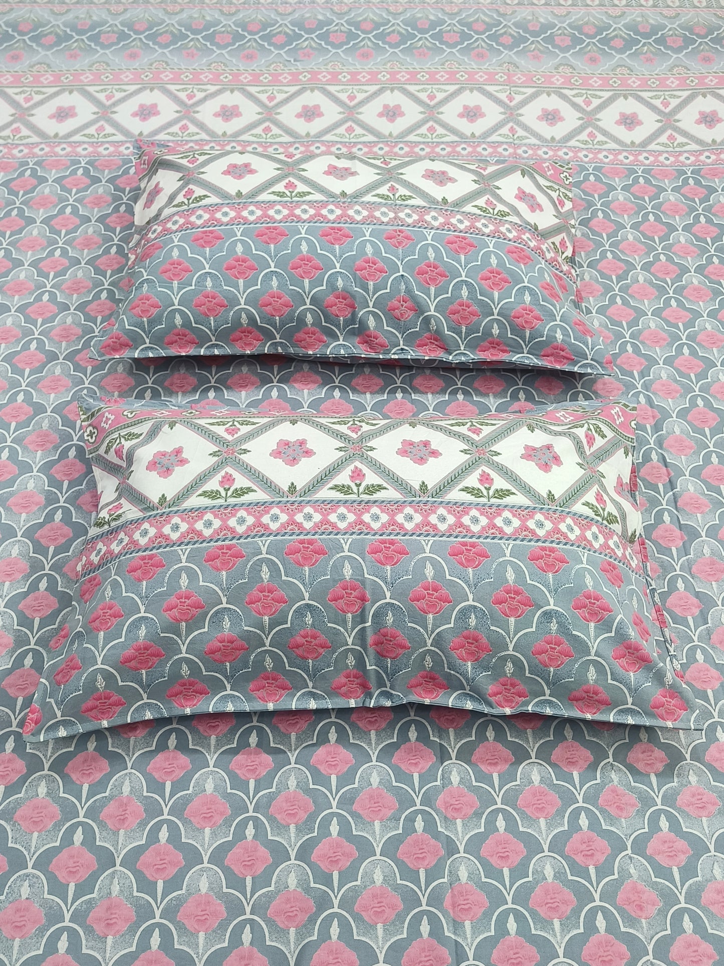 Bedsheet With King Size Pillow Cases