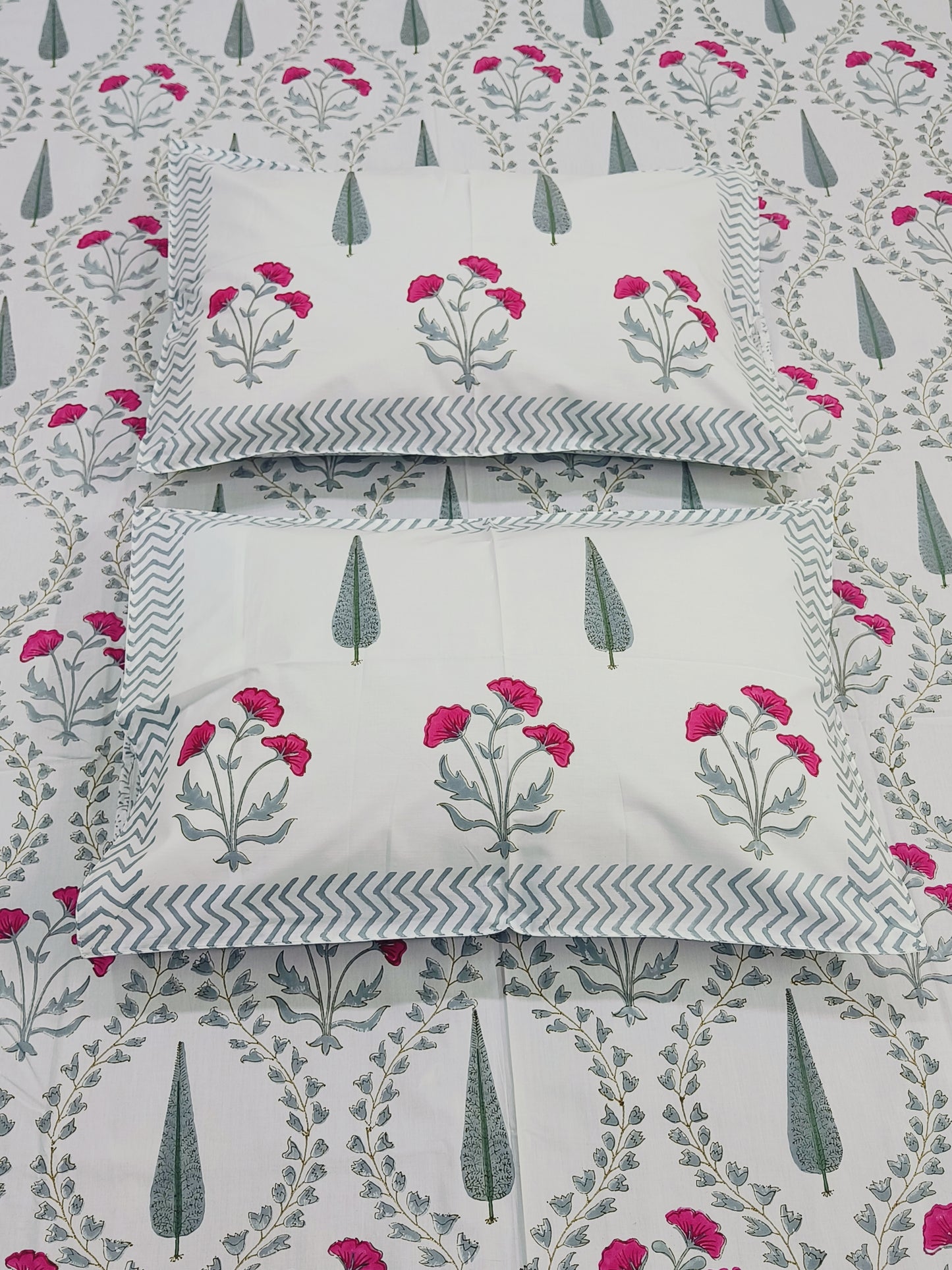 Bedsheet With King Size Pillow Cases