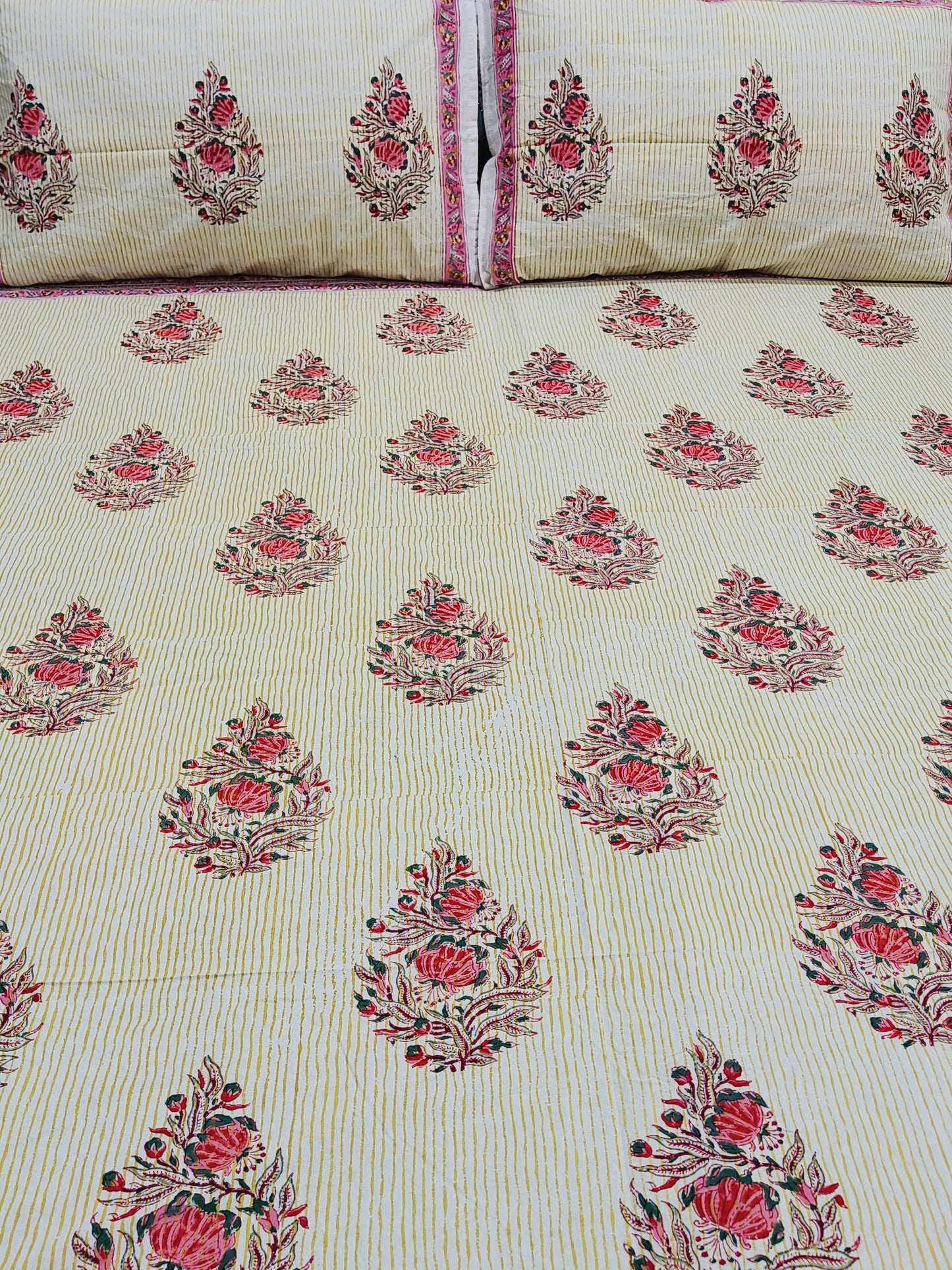 Bedsheet With King Size Pillow Cases