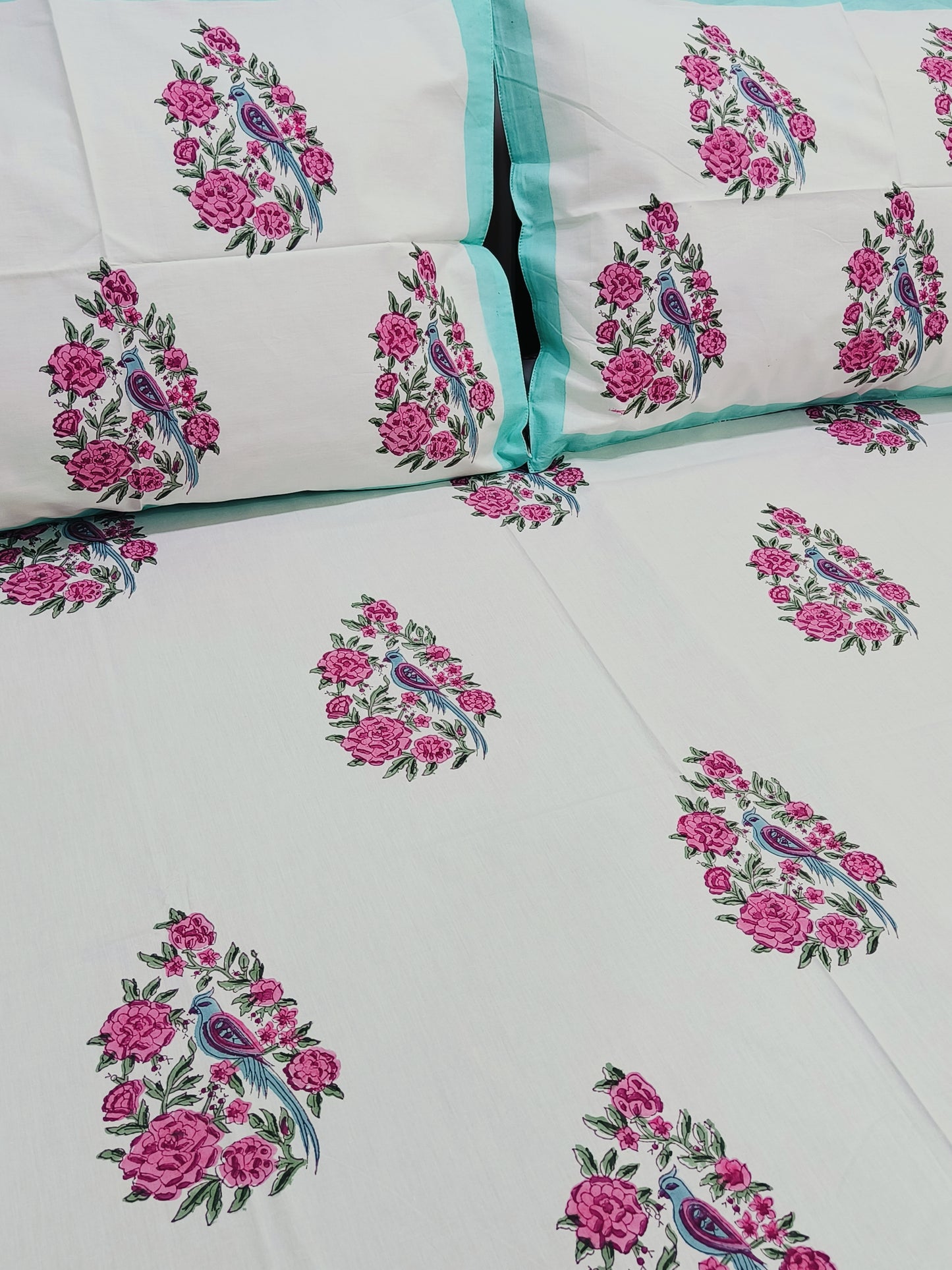 Bedsheet With King Size Pillow Cases