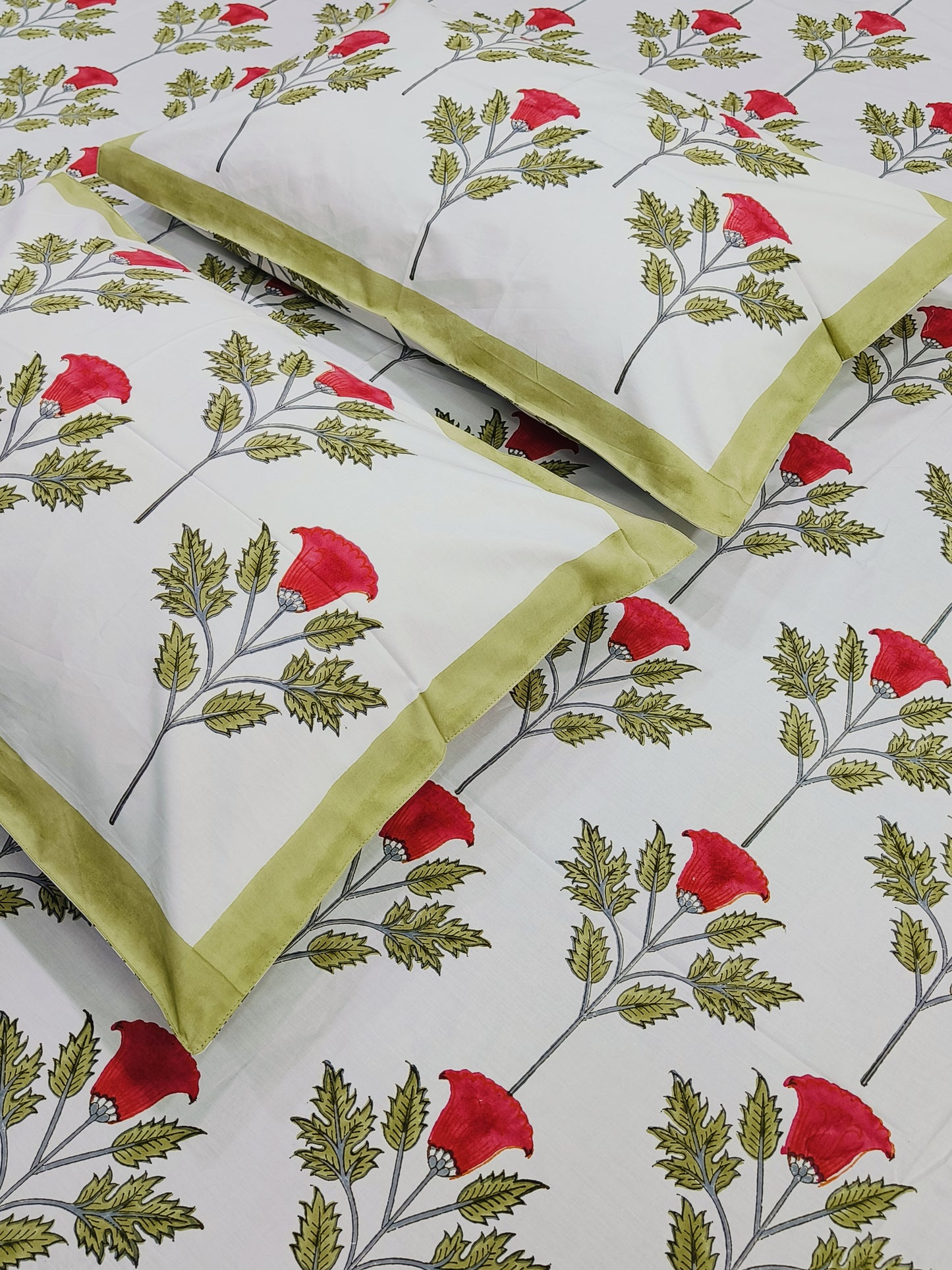 Bedsheet With King Size Pillow Cases