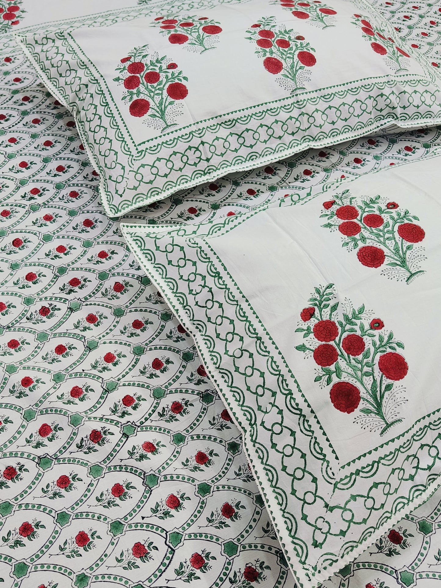 Bedsheet With King Size Pillow Cases