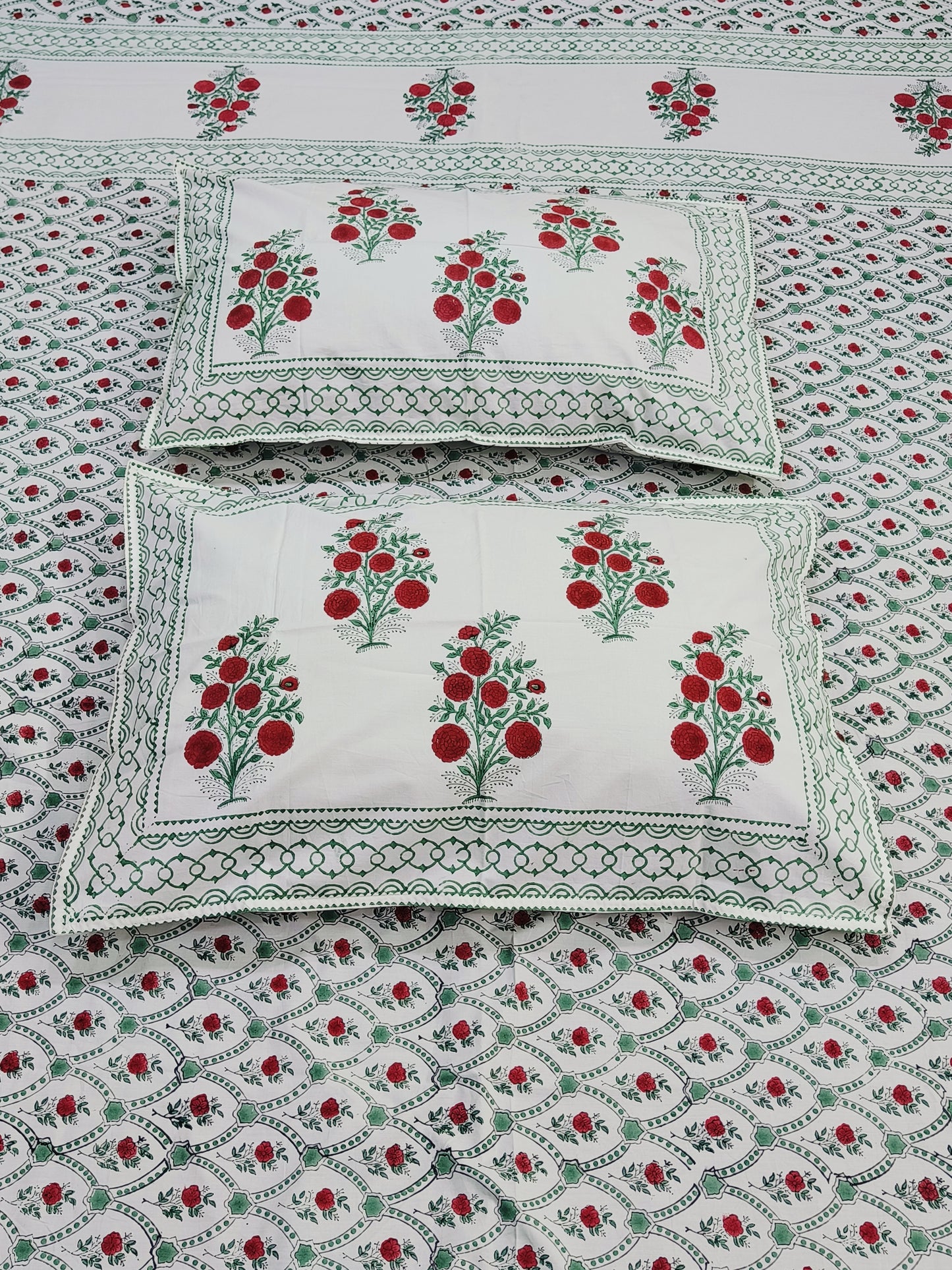 Bedsheet With King Size Pillow Cases