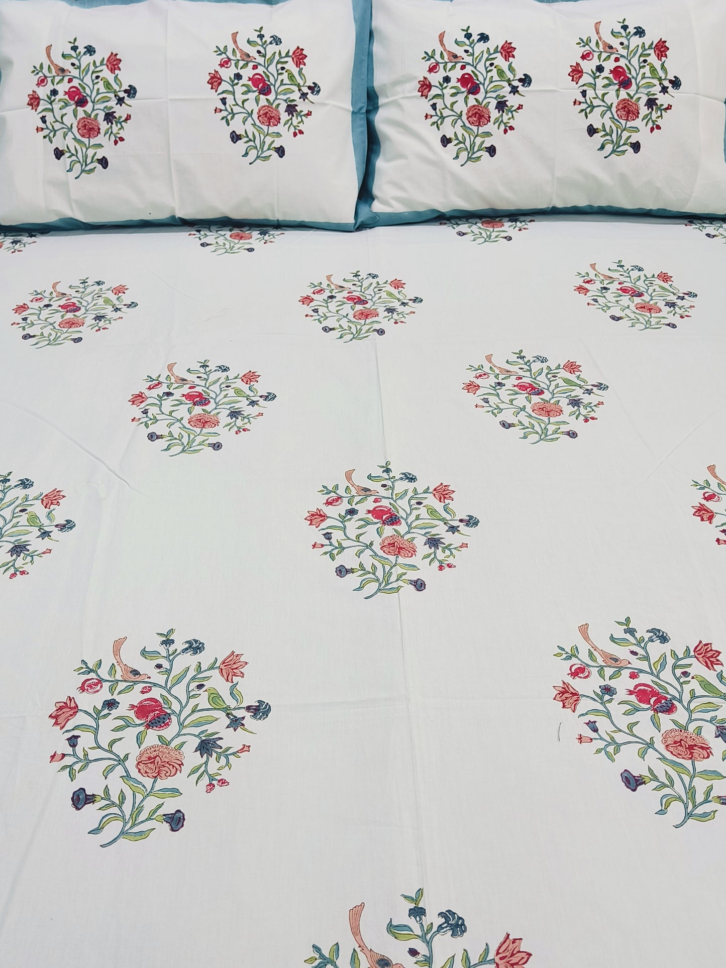 Bedsheet With King Size Pillow Cases