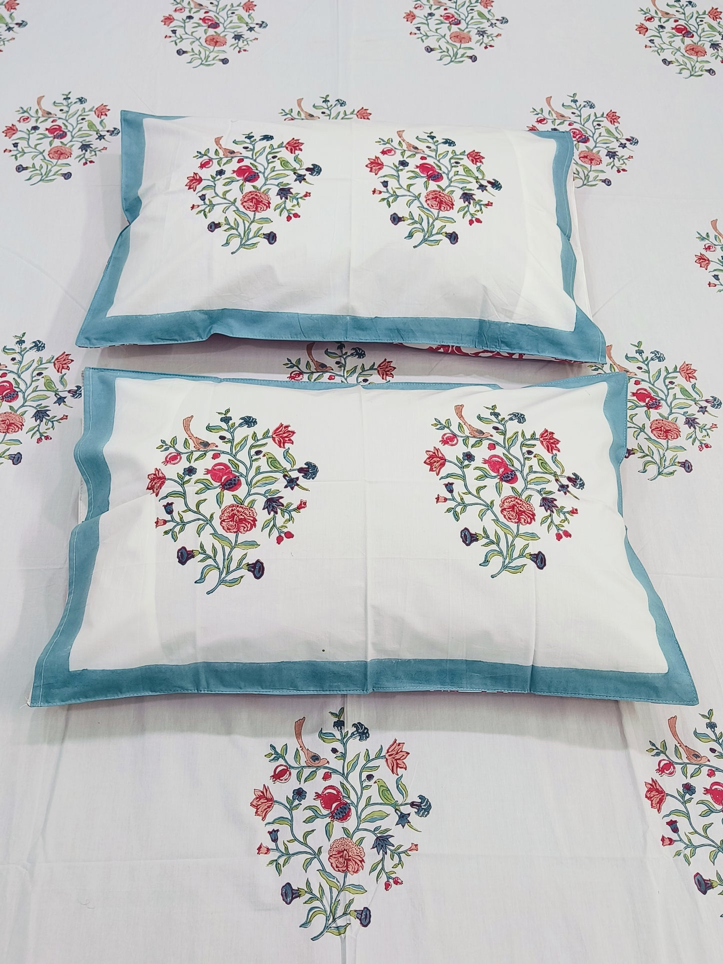 Bedsheet With King Size Pillow Cases