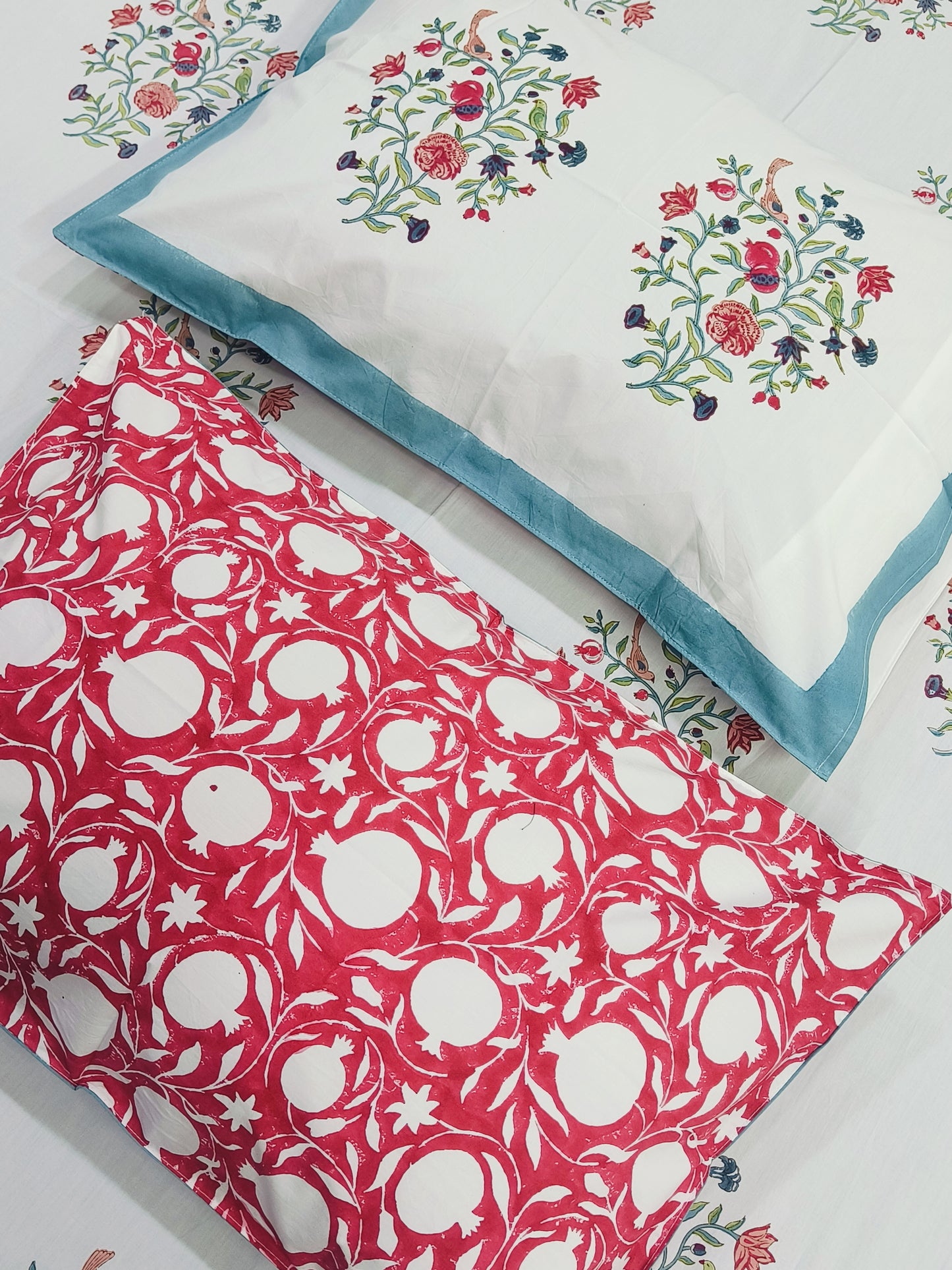 Bedsheet With King Size Pillow Cases