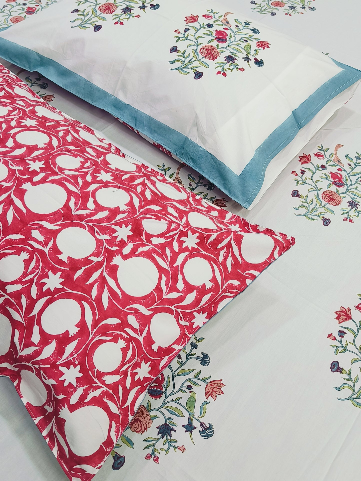 Bedsheet With King Size Pillow Cases