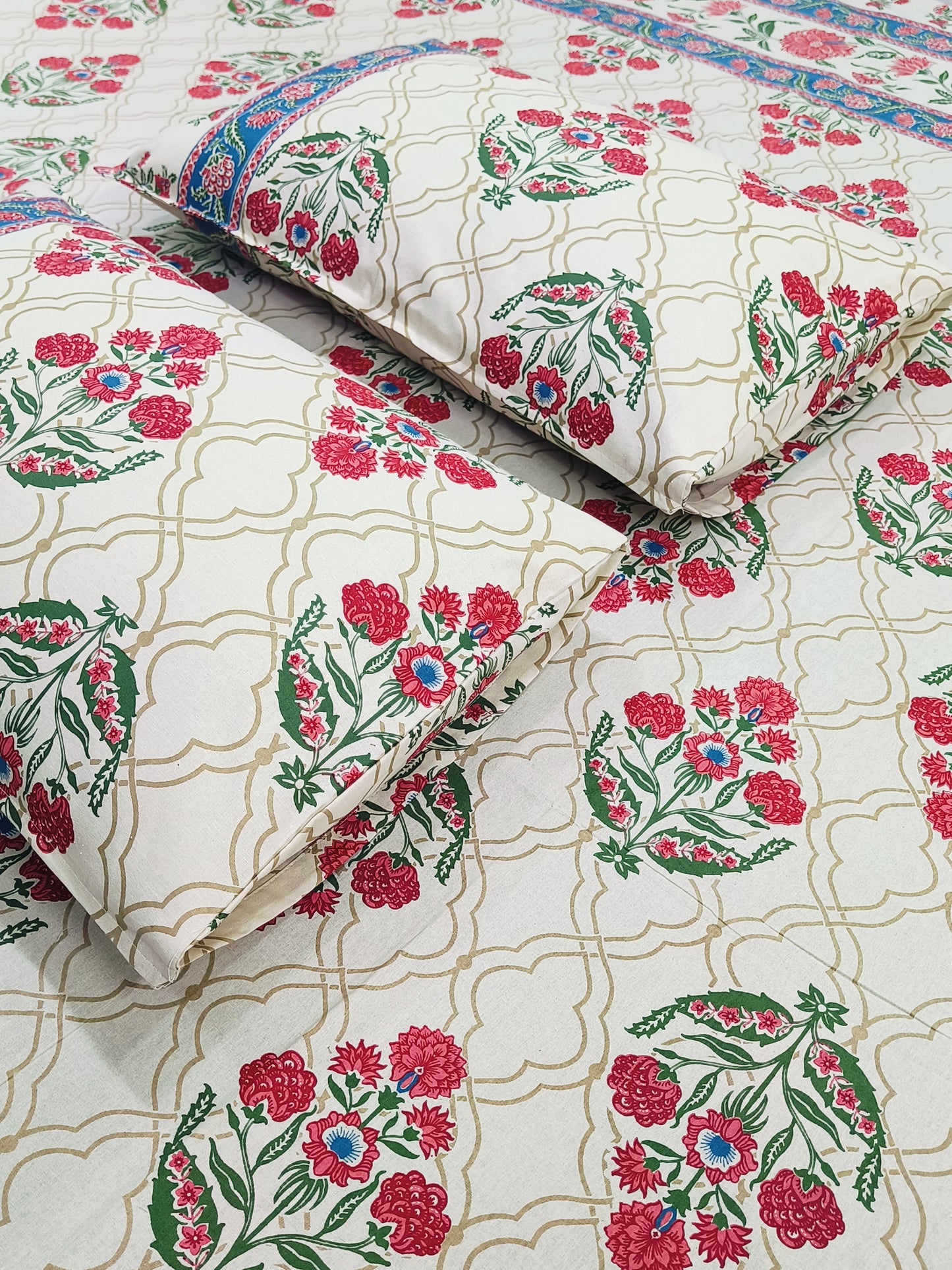 Bedsheet With King Size Pillow Cases