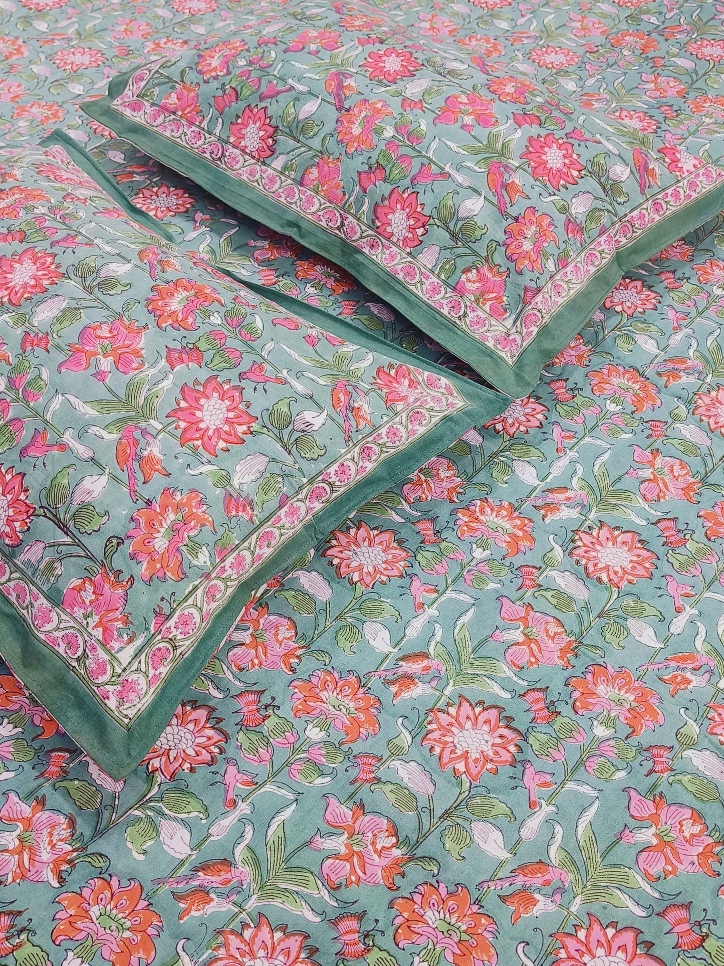 Bedsheet With King Size Pillow Cases