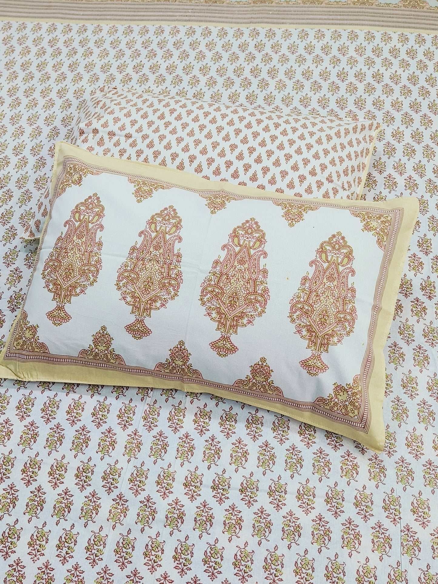 FRESH ARRIVALS Gulbahaar King Size Bedsheets(Dispatch Time 24 Hours)