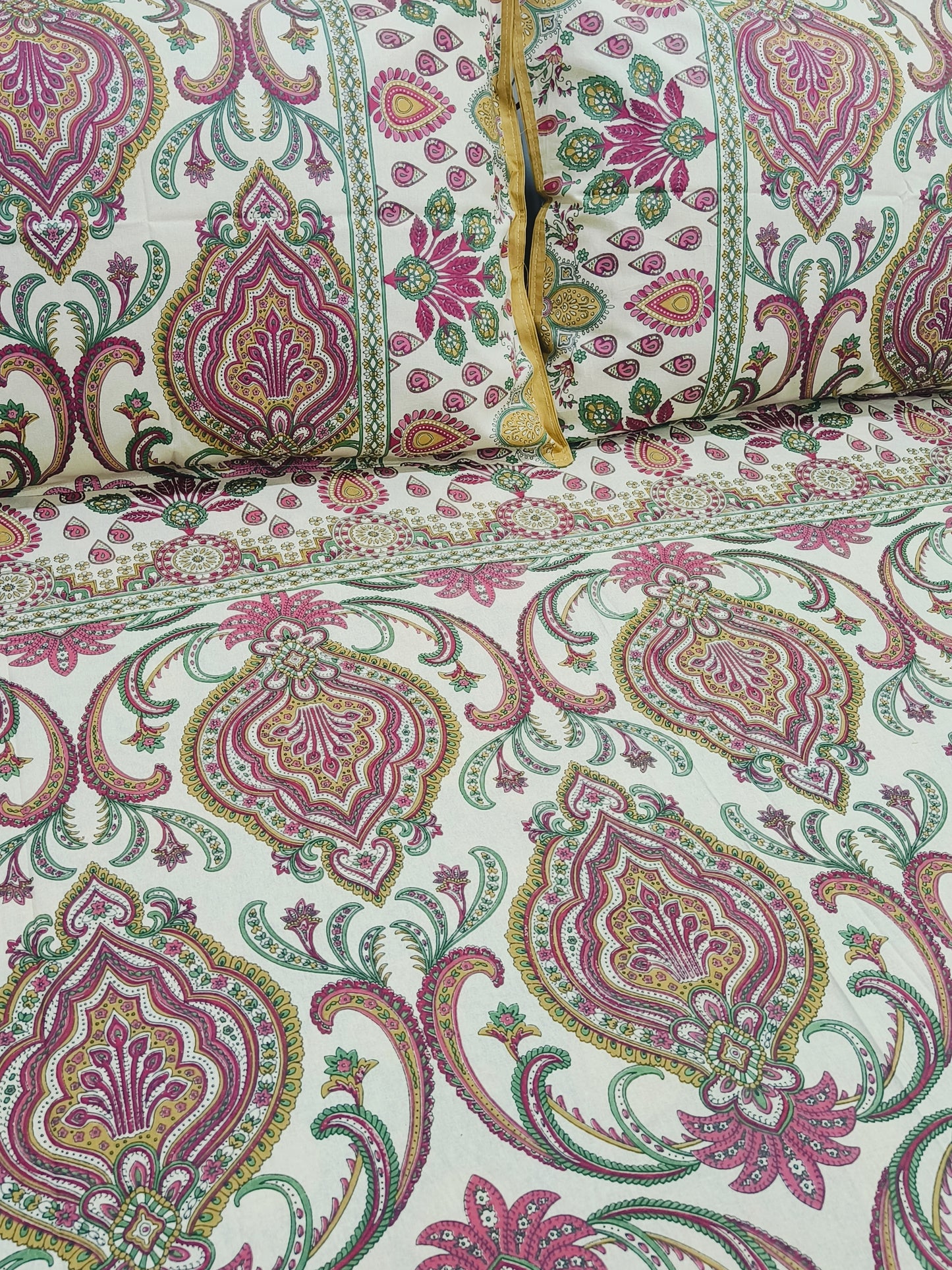 FRESH ARRIVALS Gulbahaar King Size Bedsheets(Dispatch Time 24 Hours)