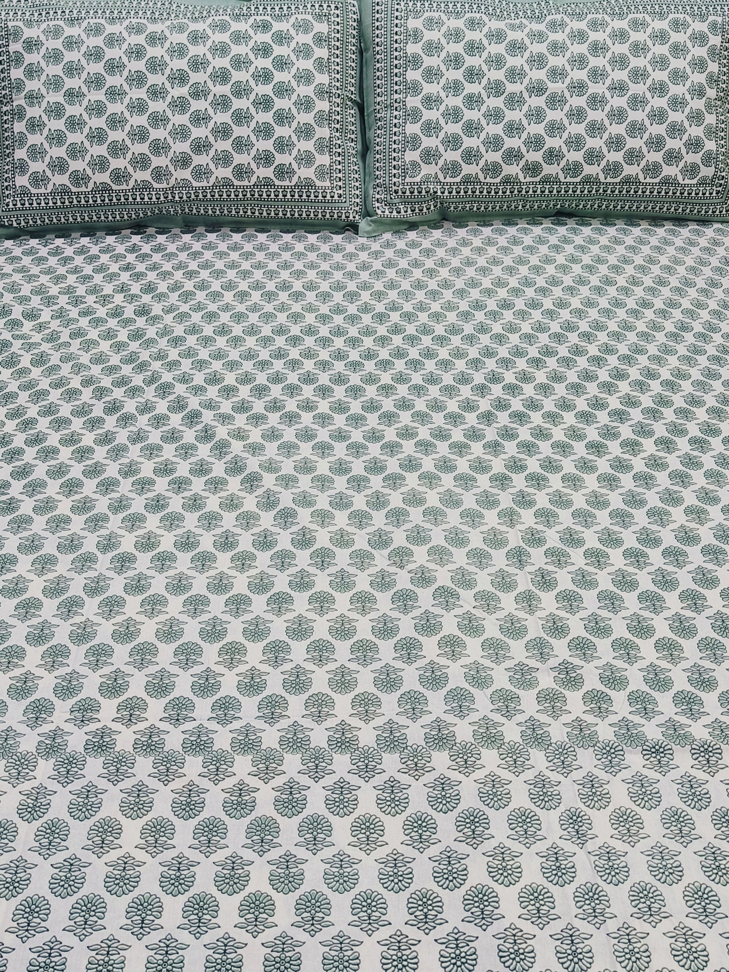 FRESH ARRIVALS Gulbahaar King Size Bedsheets(Dispatch Time 24 Hours)
