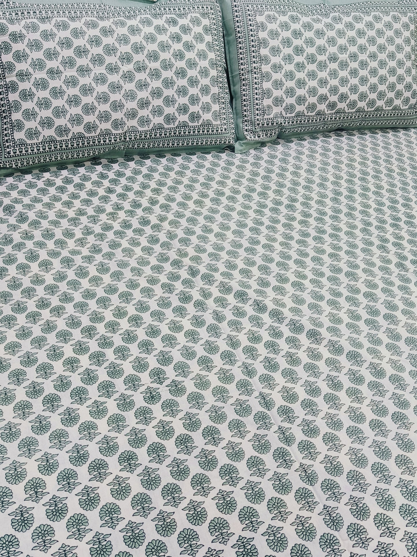 FRESH ARRIVALS Gulbahaar King Size Bedsheets(Dispatch Time 24 Hours)