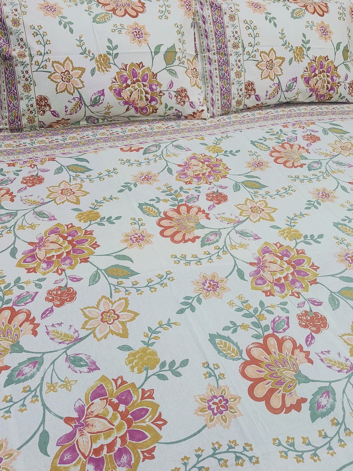 Bedsheet With King Size Pillow Cases