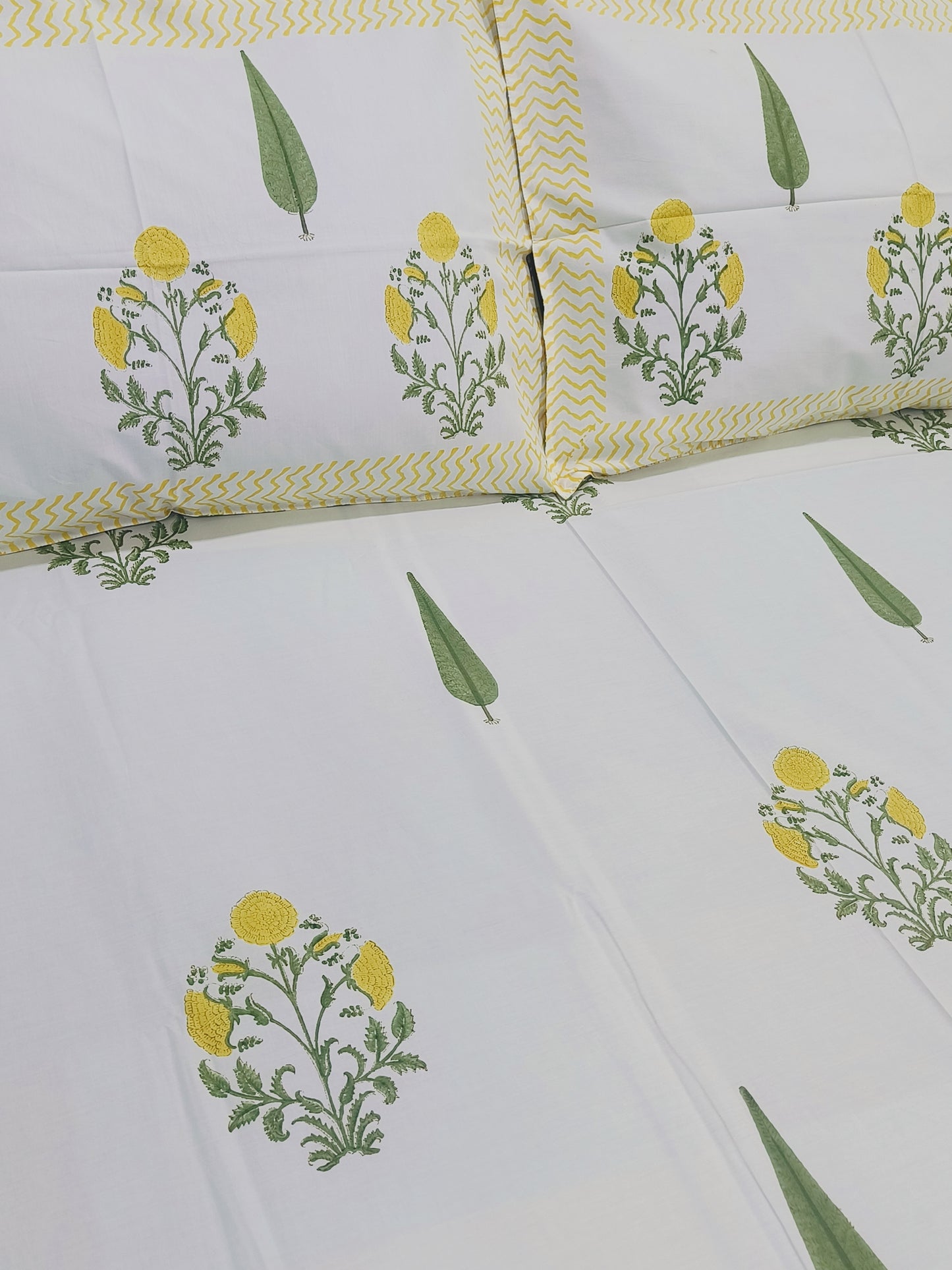 Bedsheet With King Size Pillow Cases
