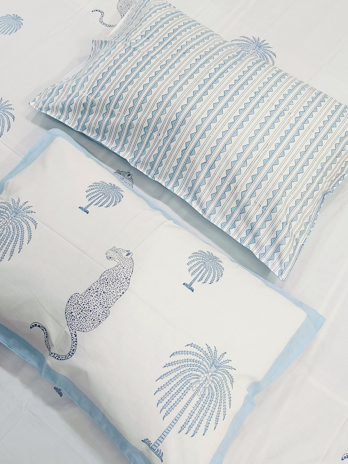Bedsheet With King Size Pillow Cases