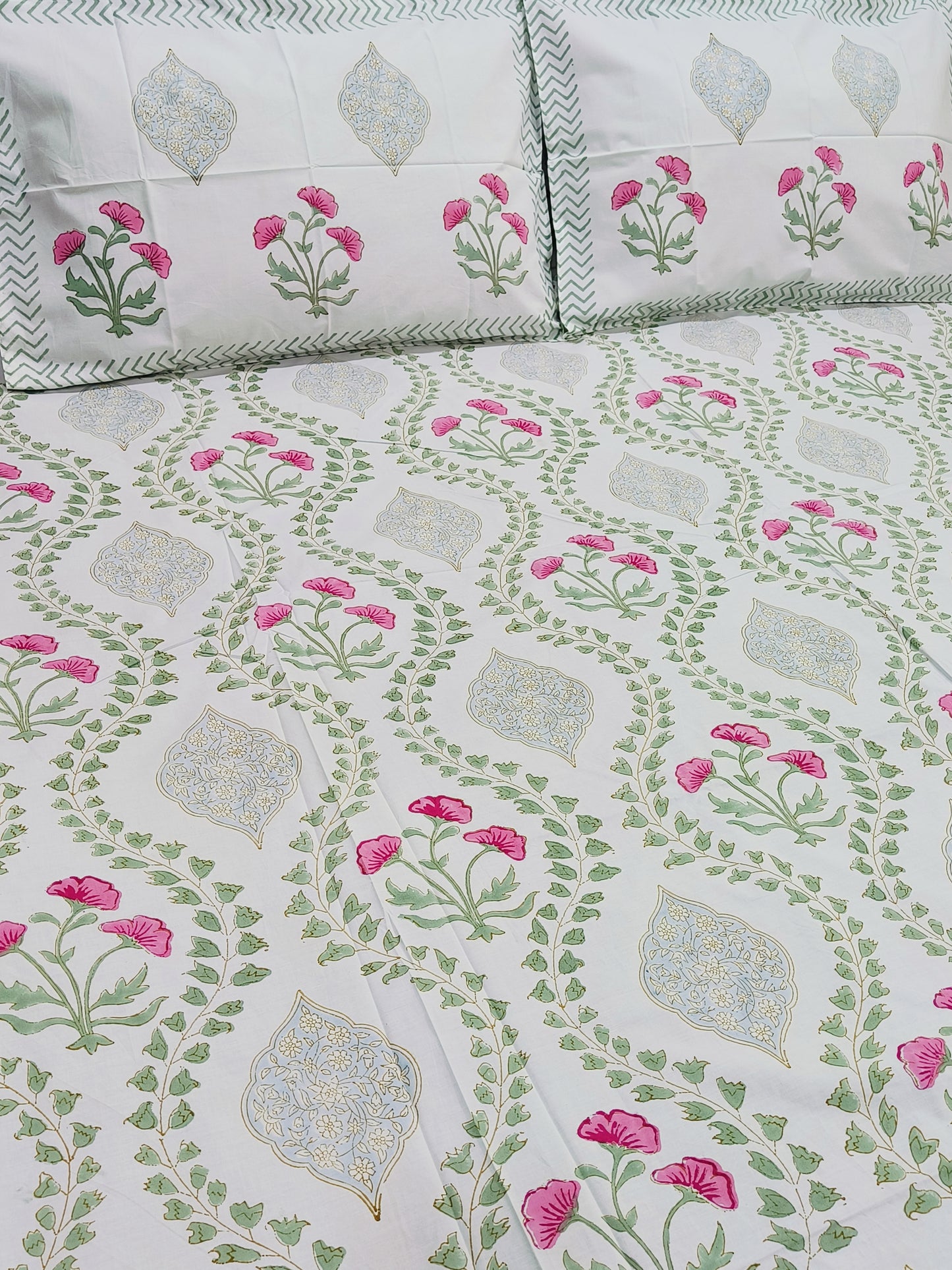 Bedsheet With King Size Pillow Cases