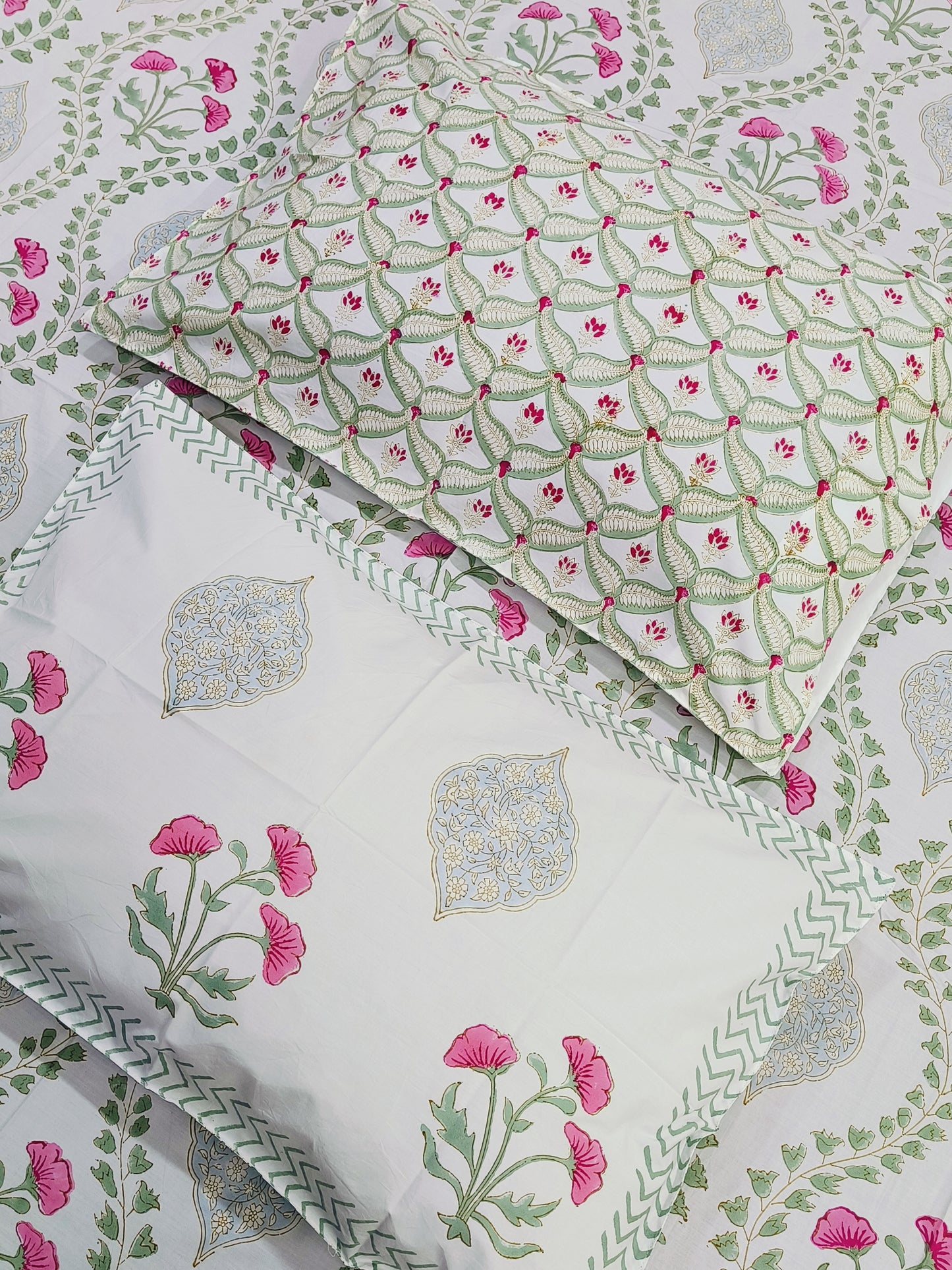 Bedsheet With King Size Pillow Cases