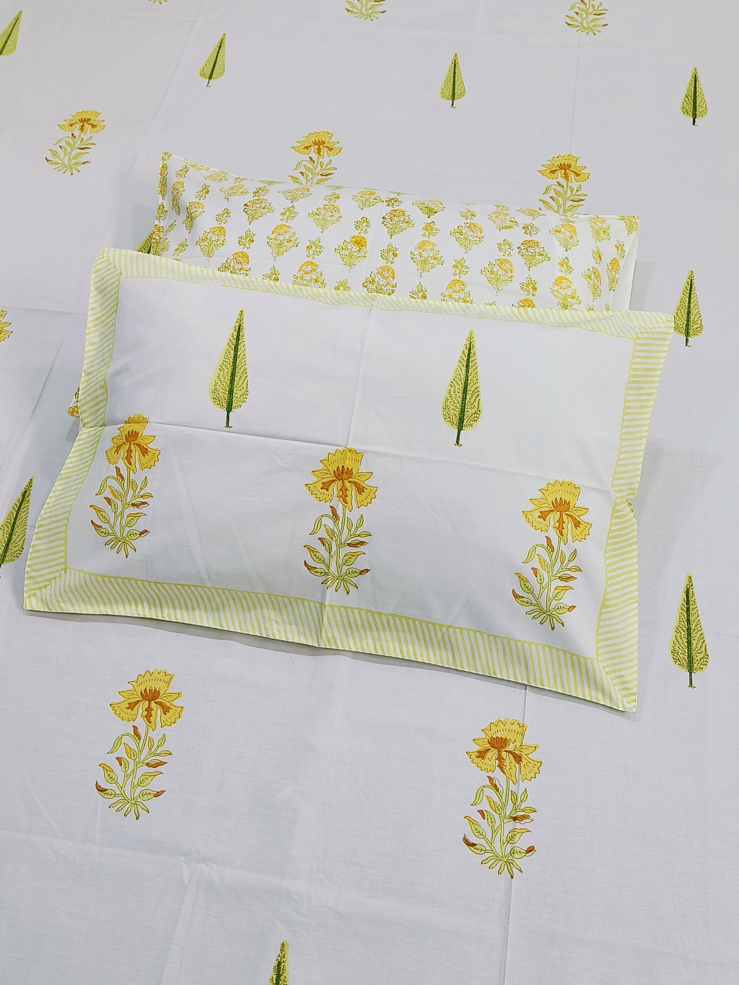 Bedsheet With King Size Pillow Cases