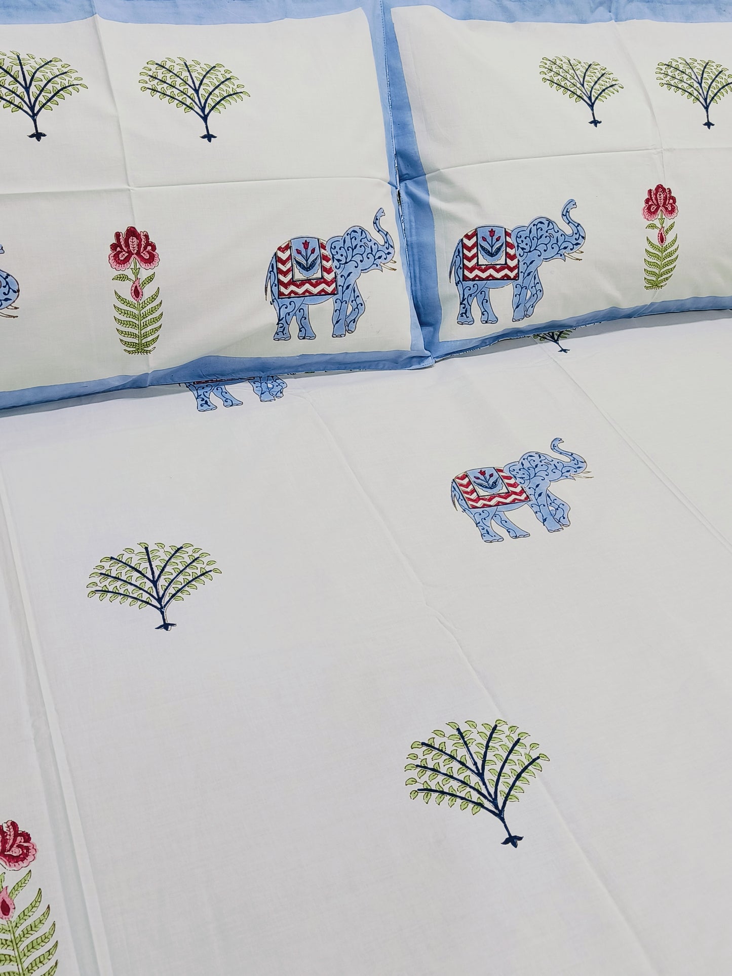 Bedsheet With King Size Pillow Cases