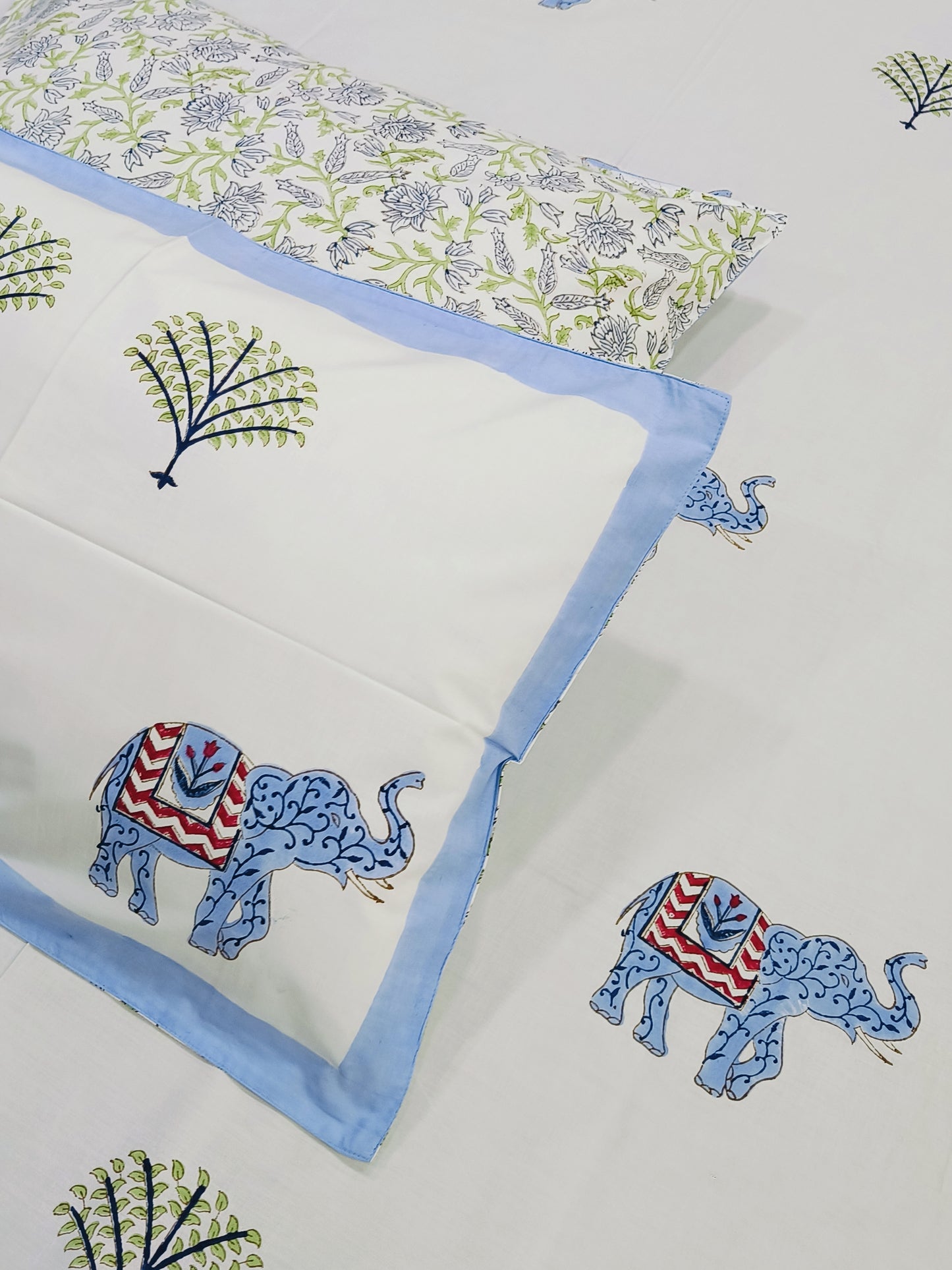 Bedsheet With King Size Pillow Cases