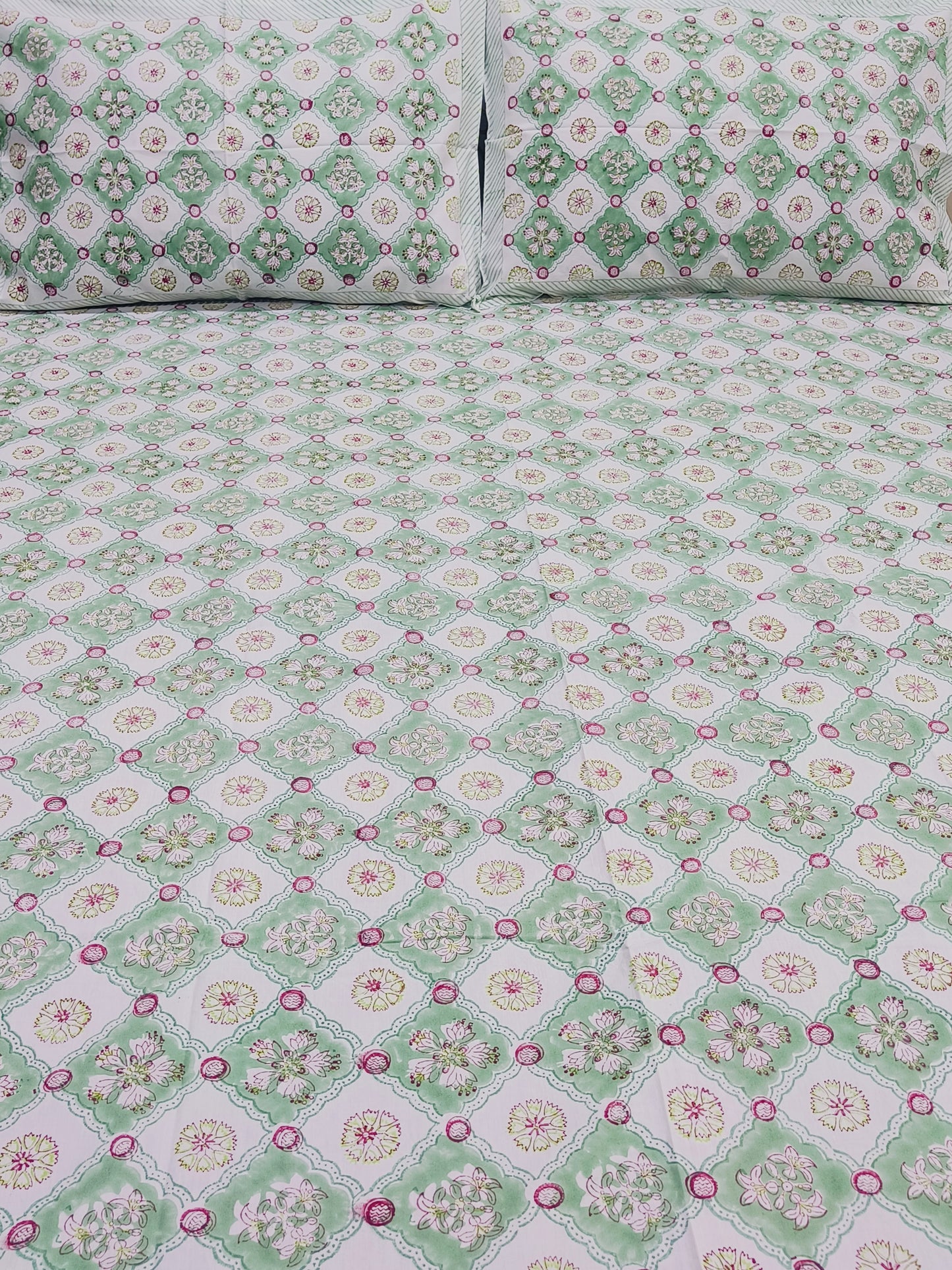Bedsheet With King Size Pillow Cases