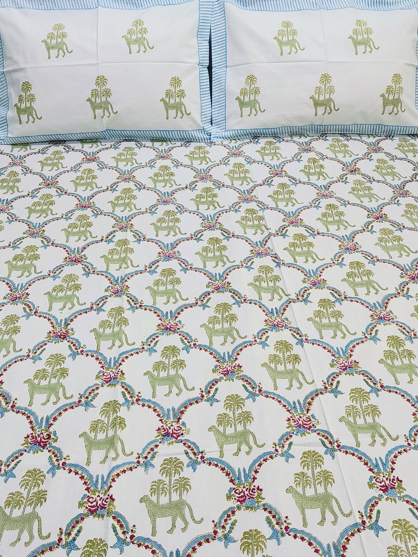 Bedsheet With King Size Pillow Cases
