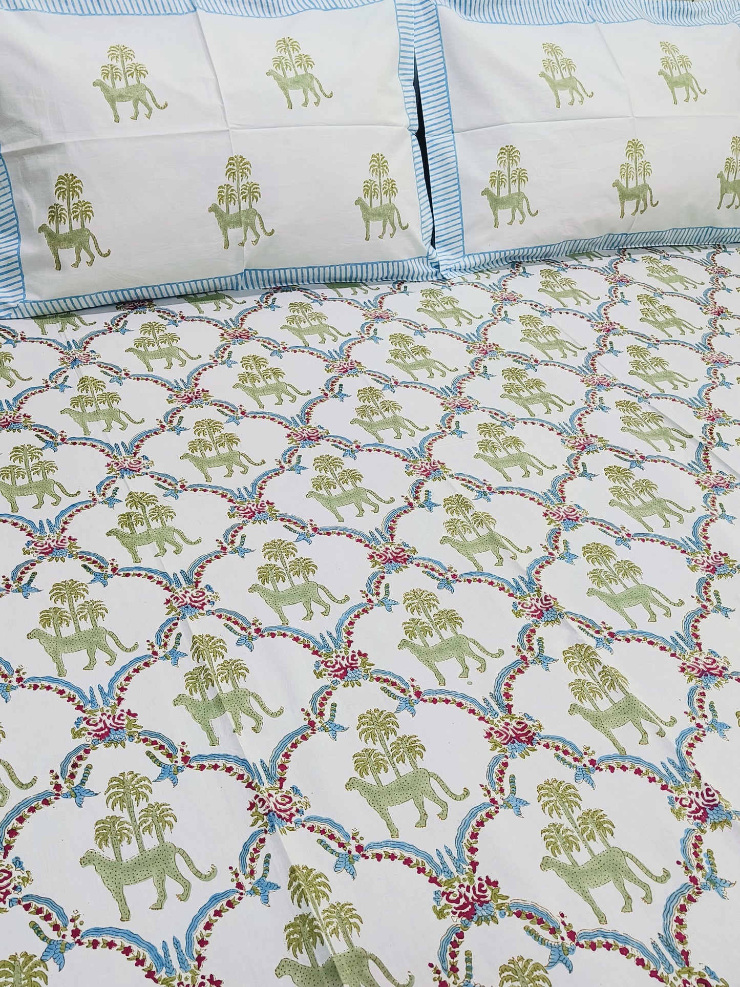 Bedsheet With King Size Pillow Cases