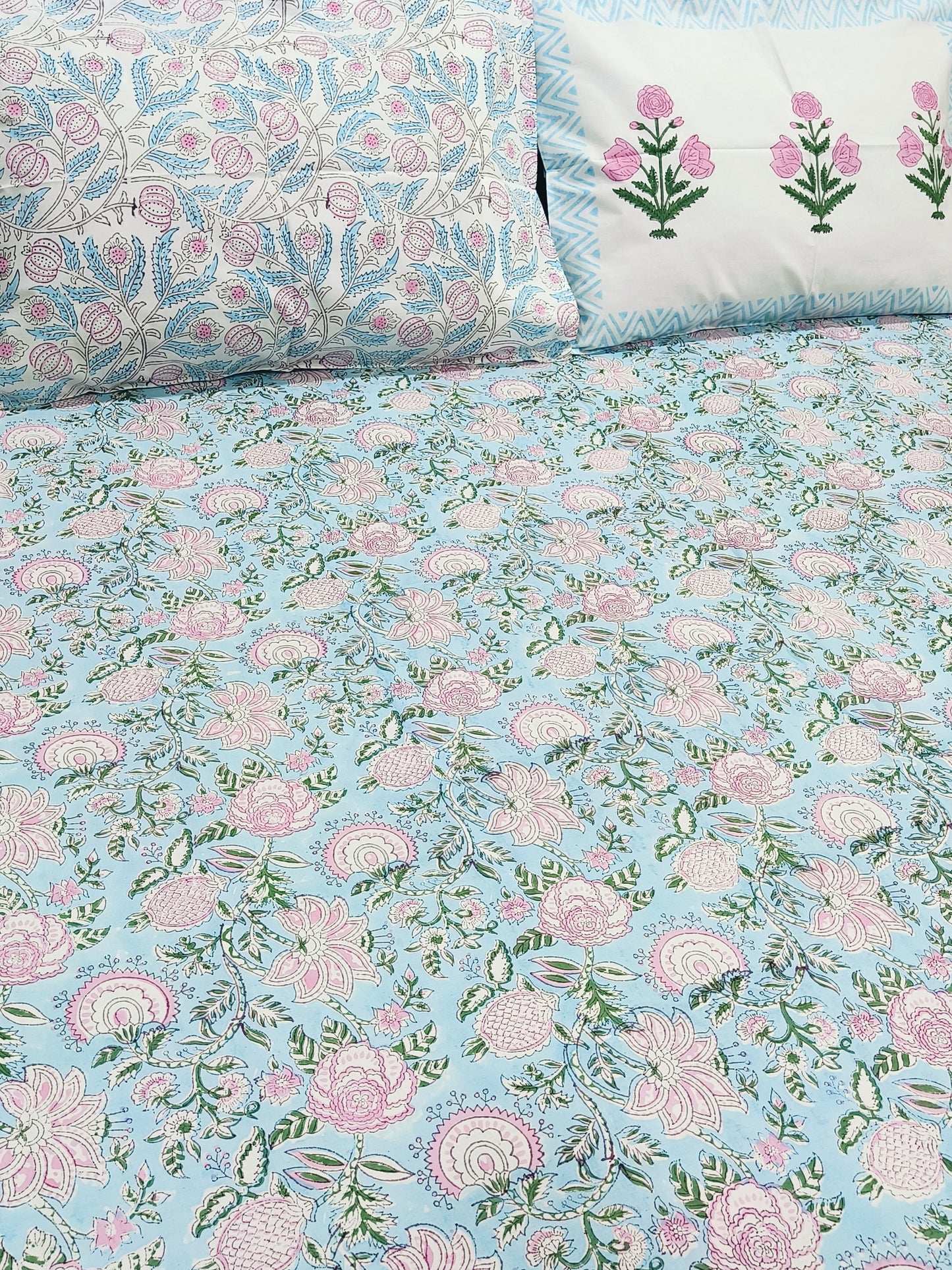 Bedsheet With King Size Pillow Cases