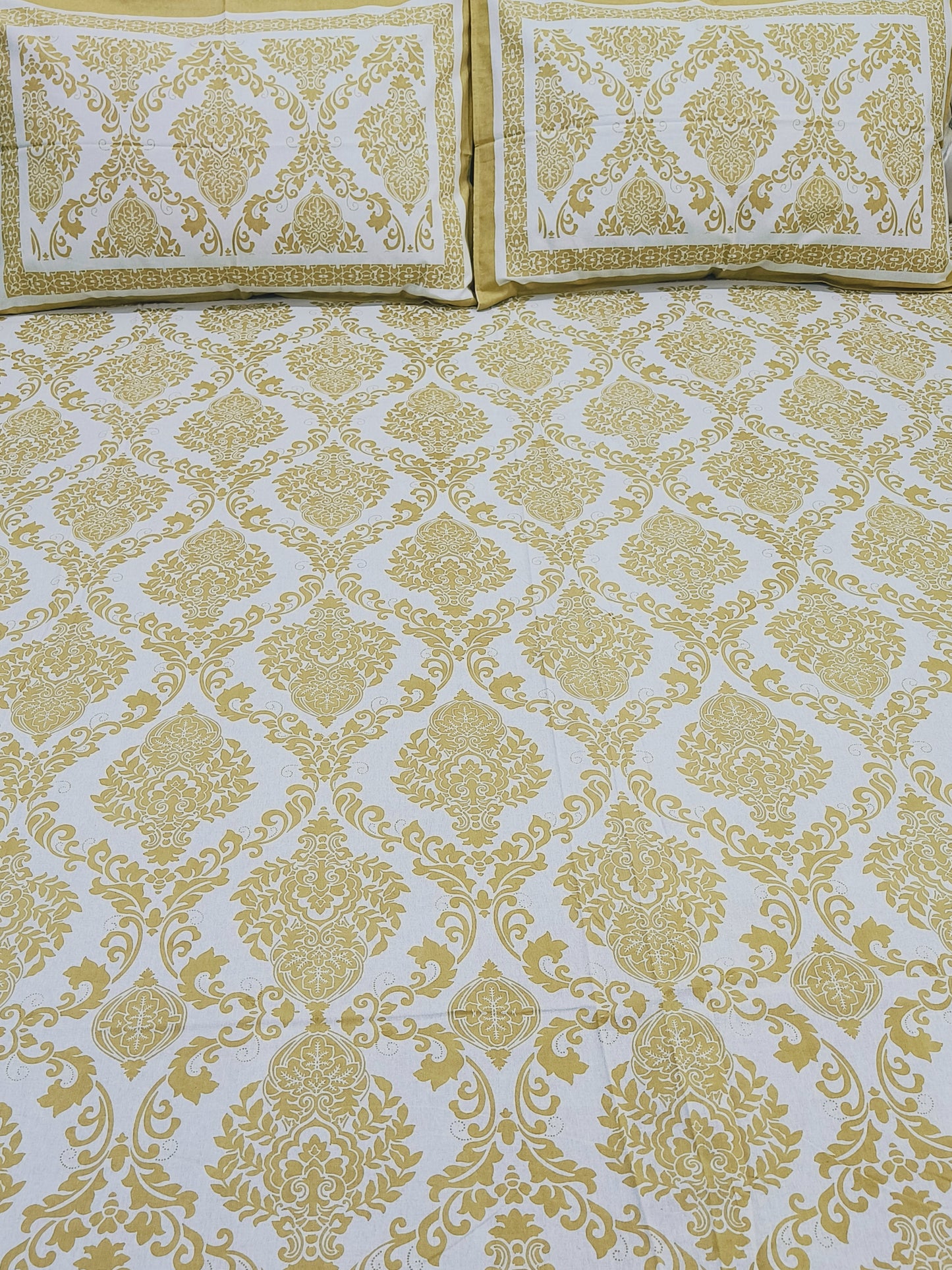 Bedsheet With King Size Pillow Cases
