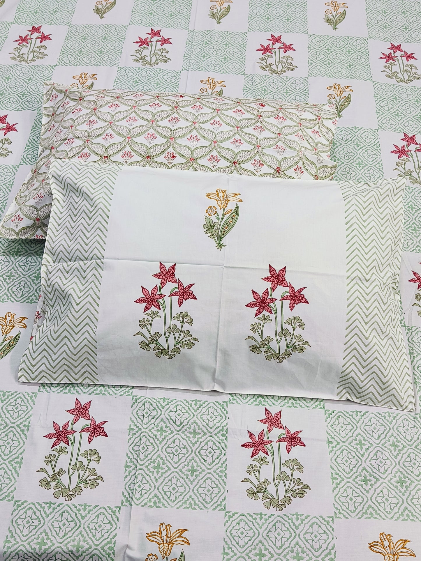 Bedsheet With King Size Pillow Cases